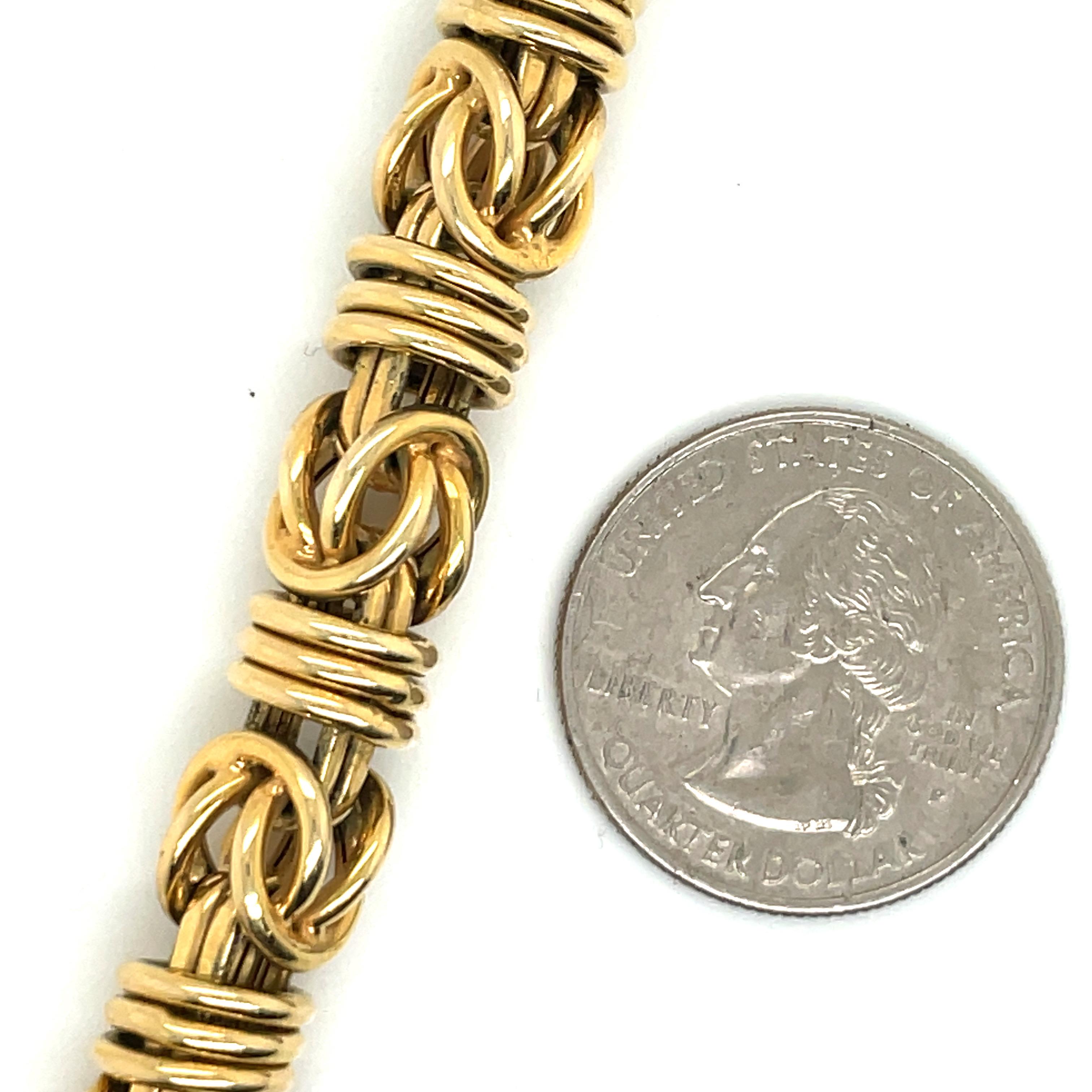 Collier large byzantin en or jaune 14 carats de 70 grammes, fabriqué en Italie Excellent état - En vente à New York, NY