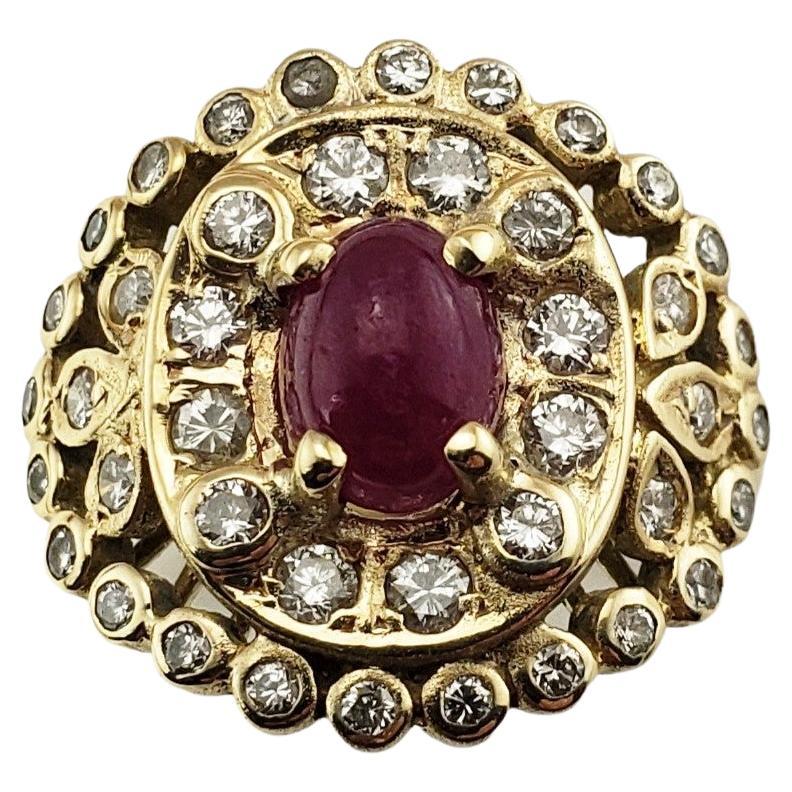Anillo de oro amarillo de 14 quilates con cabujón de rubí natural y diamantes