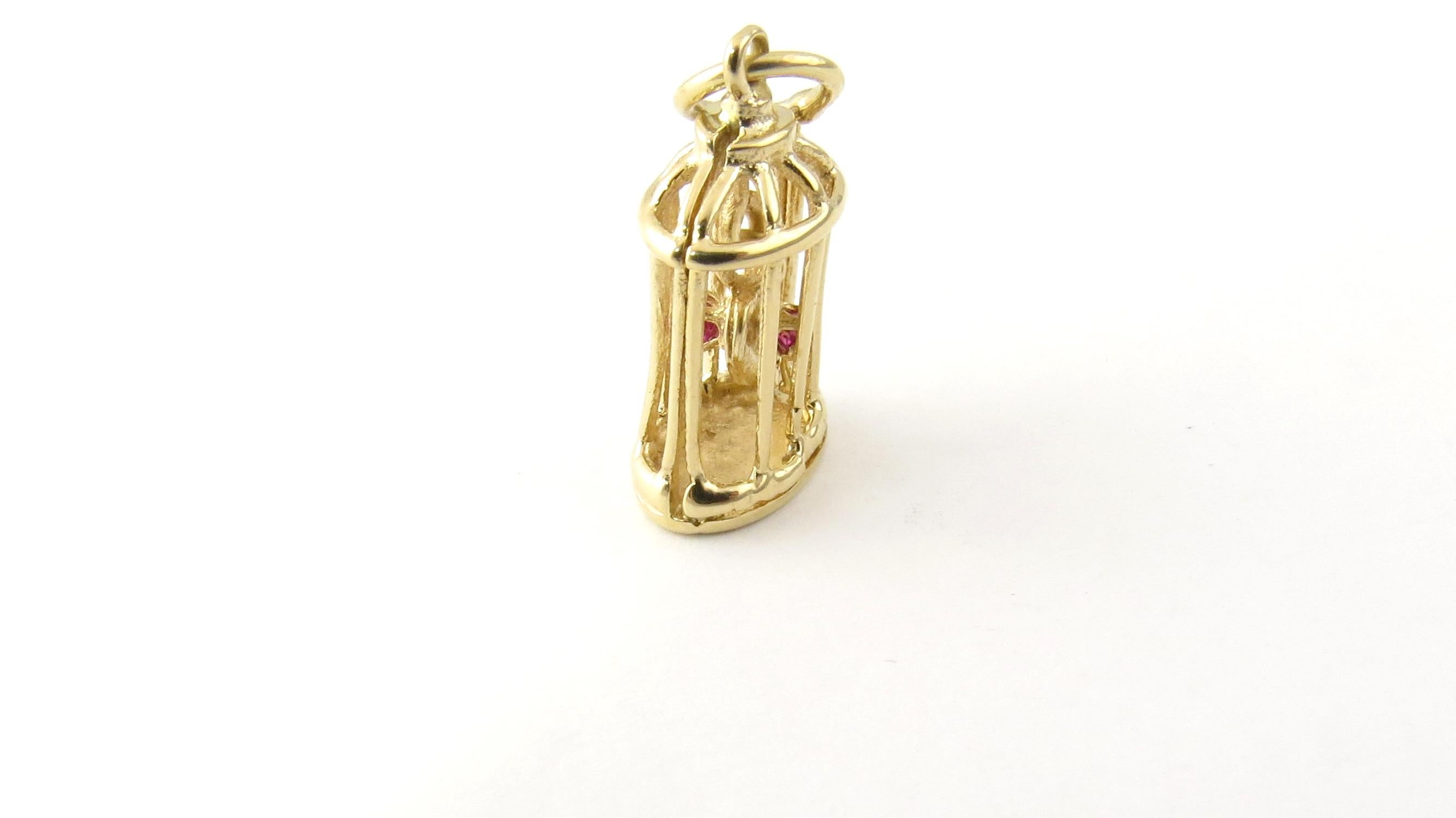 14 Karat Yellow Gold Caged Heart Charm In Good Condition In Washington Depot, CT