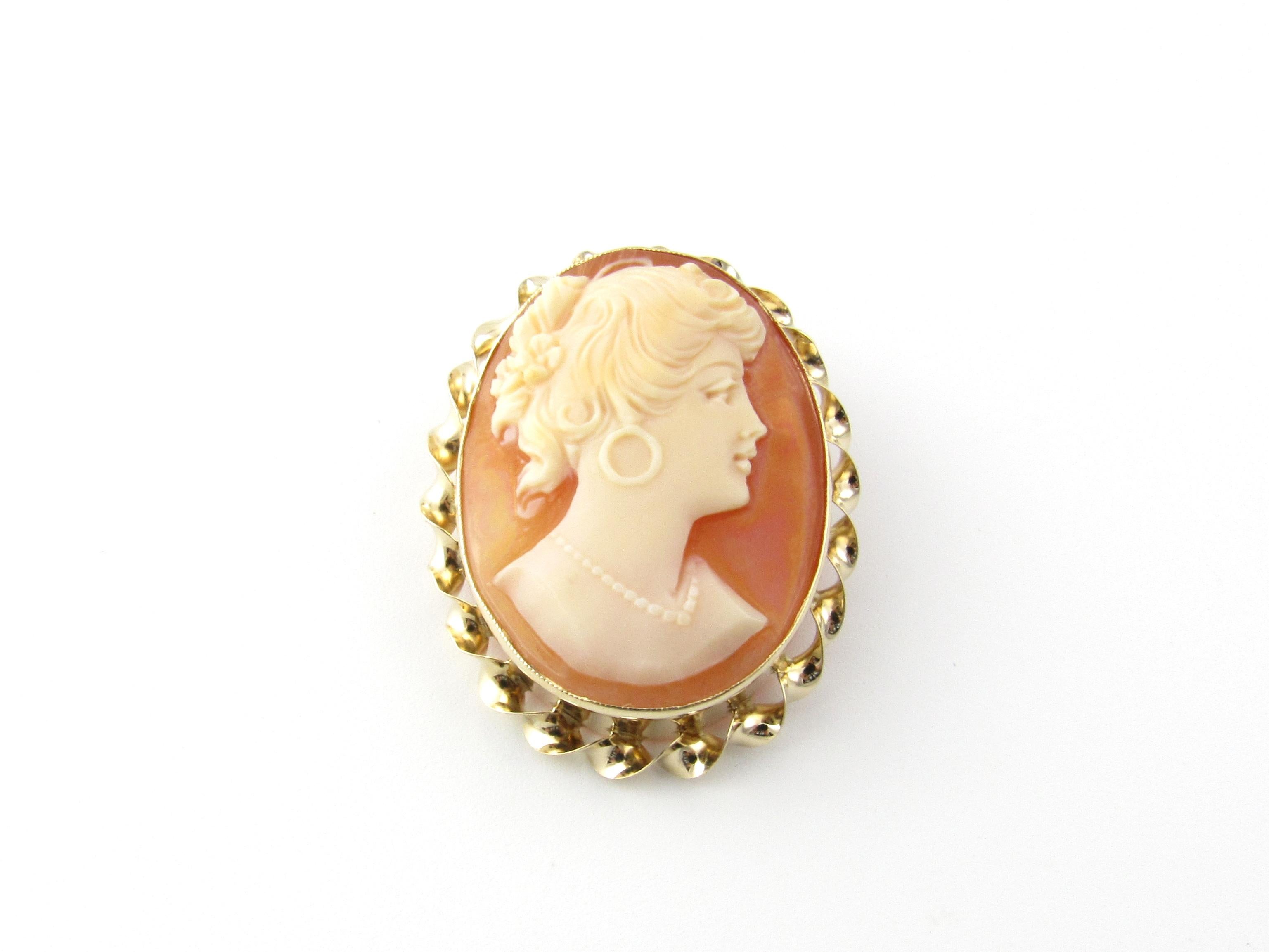 Vintage 14 Karat Yellow Gold Cameo Brooch/Pendant

This elegant cameo features a lovely lady in profile set in beautifully detailed 14K yellow gold.

Size: 35 mm x 29 mm

Weight: 5.5 dwt. / 8.7 gr.

Stamped: 14K

Very good condition, professionally