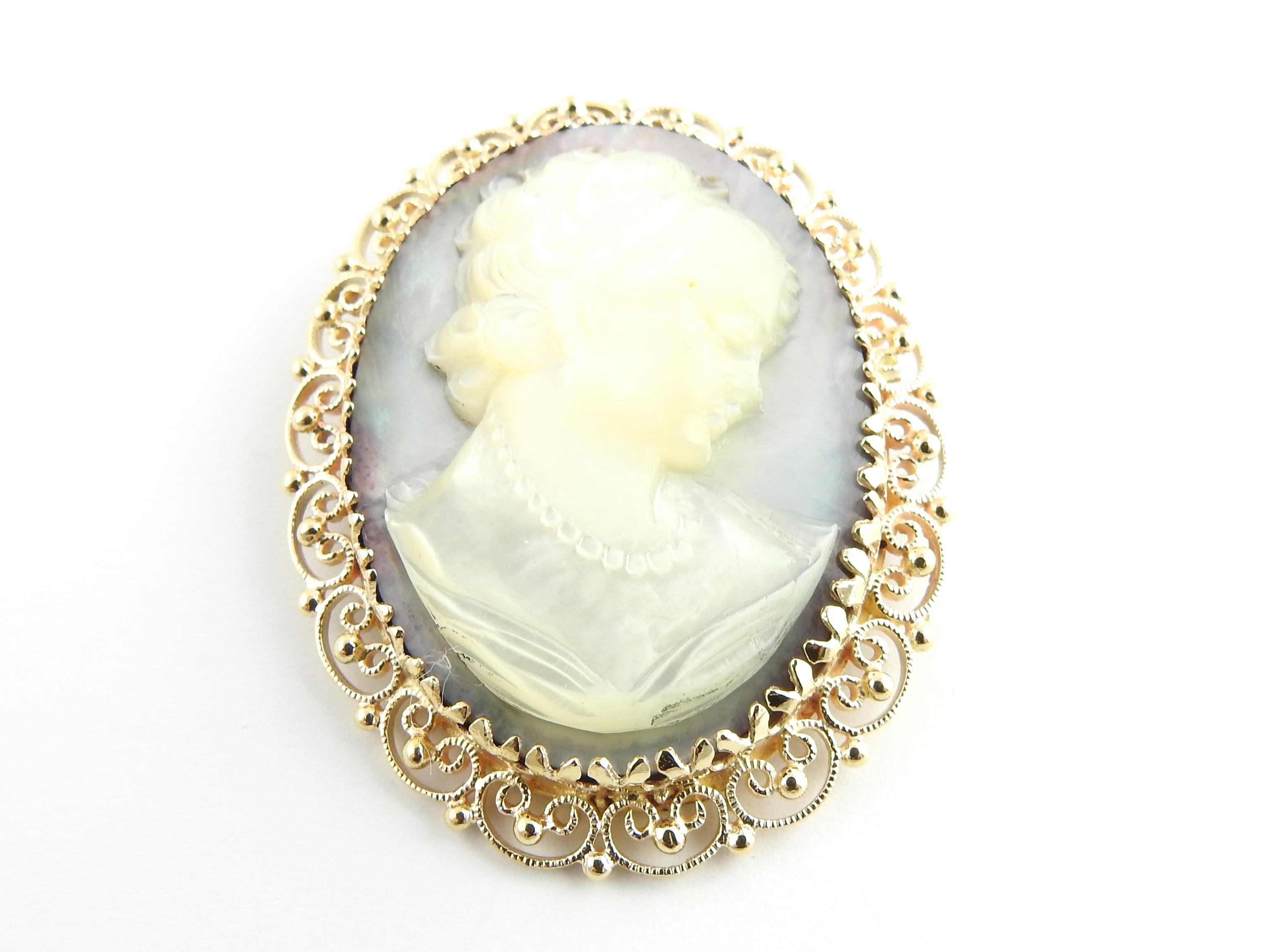 Vintage 14 Karat Yellow Gold Cameo Brooch/Pendant

This lovely mother-of-pearl cameo features a lovely lady in profile framed in beautifully detailed 14K yellow gold. Can be worn as a brooch or a pendant.

Size: 48 mm x38 mm

Weight: 13.5 dwt. /