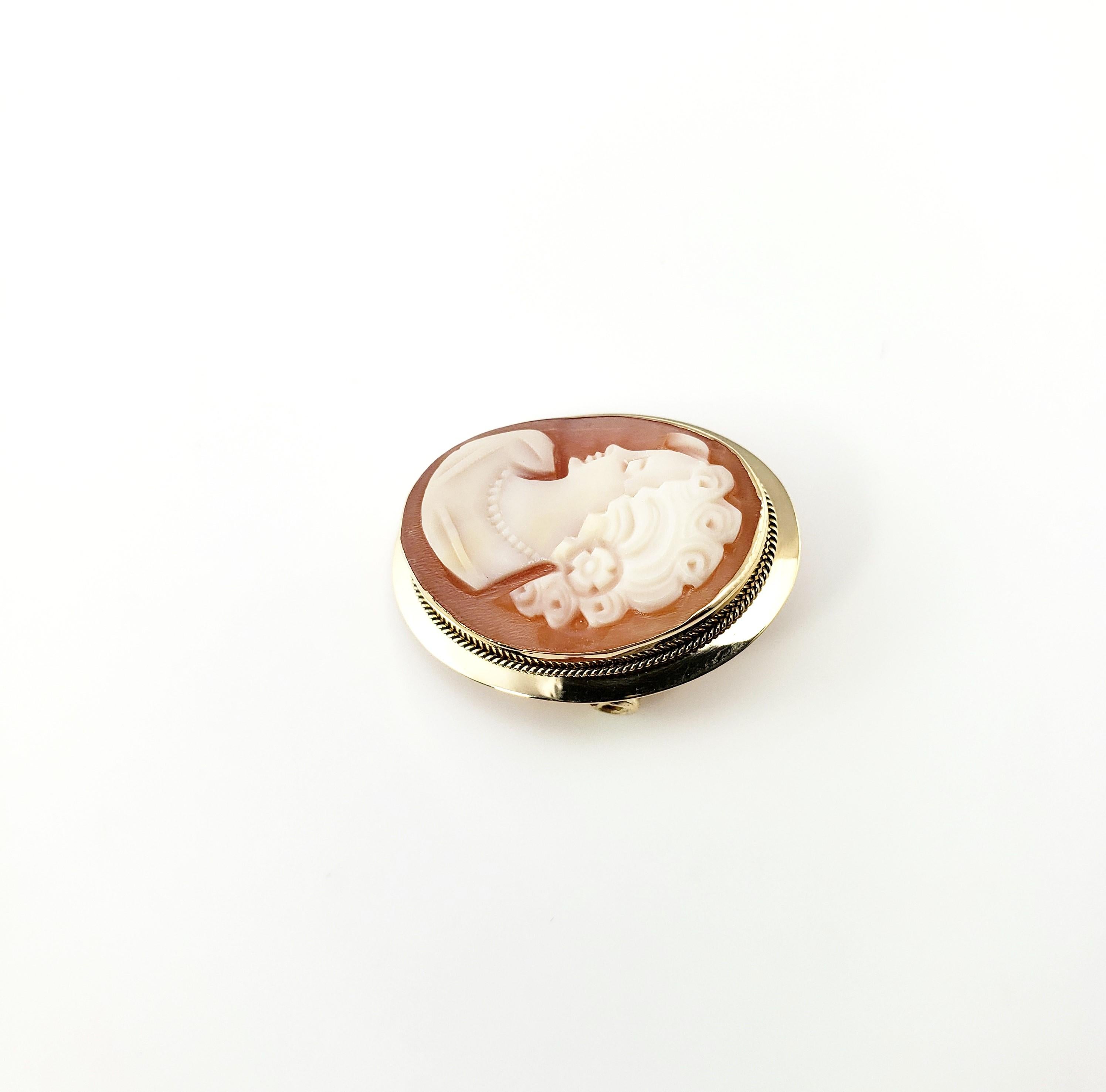 Vintage 14 Karat Yellow Gold Cameo Brooch / Pendant

This classic cameo features a lovely lady in profile framed in beautifully detailed 14K yellow gold. Can be worn as a brooch or a pendant.

Size: 24 mm x 18 mm

Weight: 1.6 dwt. / 2.6