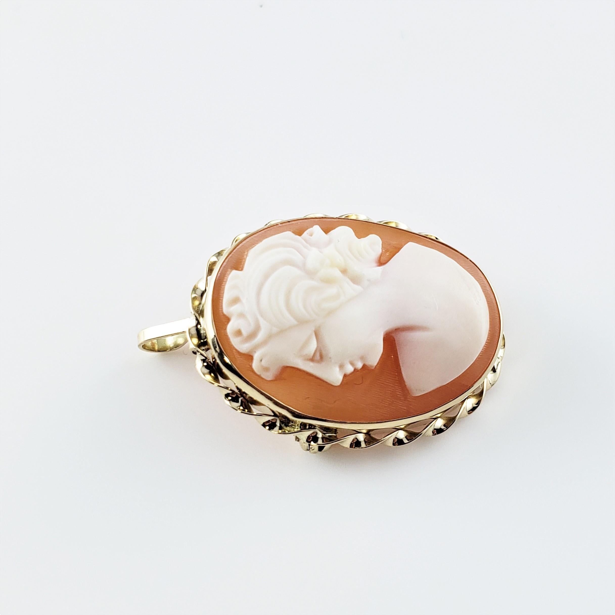 14 Karat Yellow Gold Cameo Brooch/Pendant-

This elegant cameo features a lovely lady in profile framed in beautifully detailed 14K yellow gold.  Can be worn as a brooch or a pendant.

*Chain not included

Size:  22 mm x  17 mm

Weight:  1.7 dwt. /