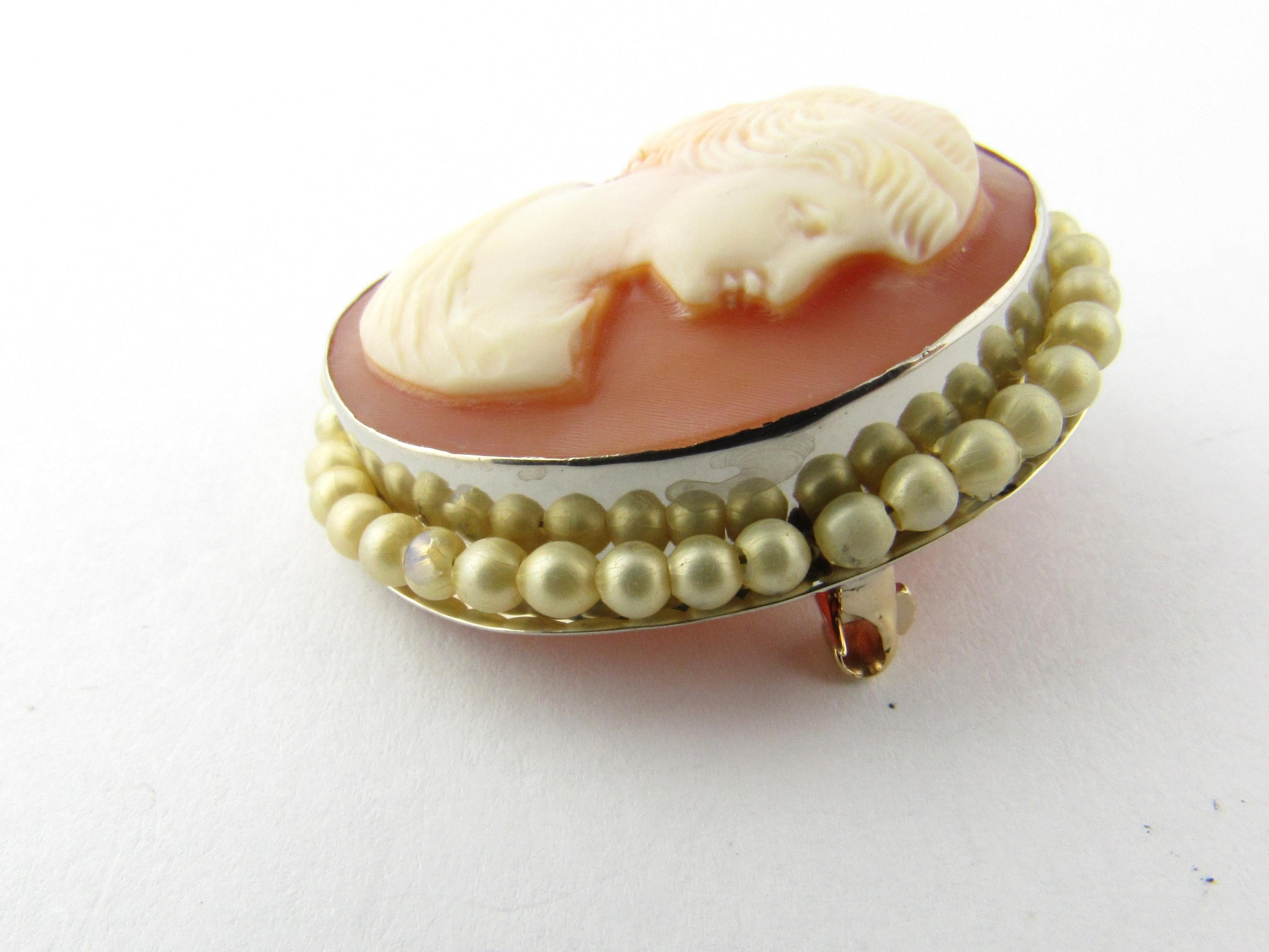 14 Karat Yellow Gold Cameo Pendant/Brooch-

This lovely cameo brooch features a beautiful lady in profile detailed with a stunning frame of seed pearls.  Can be worn as a pendant or a brooch.

Size:  29 mm x  24 mm 

Weight: 3.6 dwt. /  5.7 gr.