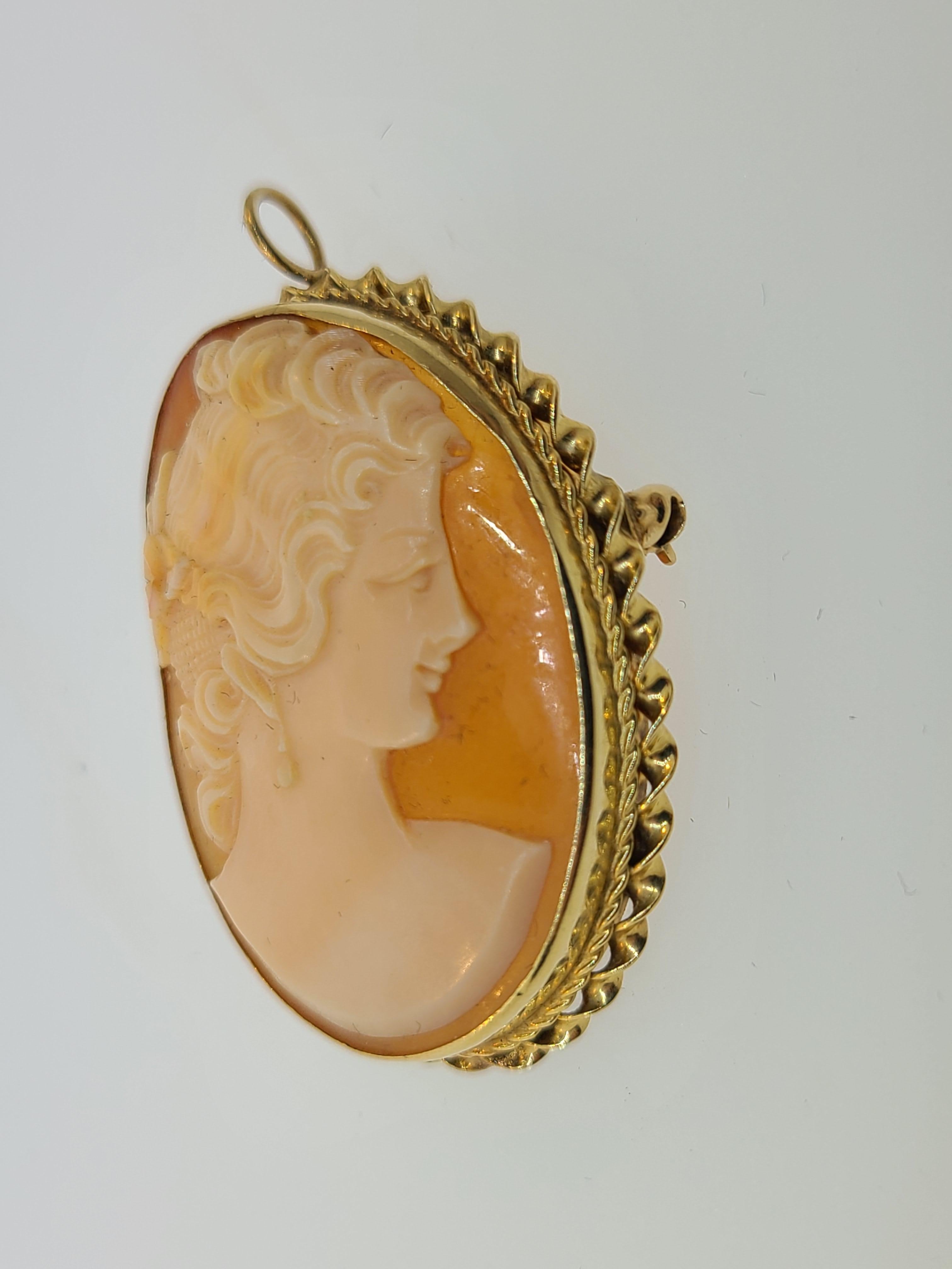 This estate found early 20th century 14K yellow gold cameo brooch pendant features a lovely lady's profile that can be worn as a brooch or a pendant.
Size: 38 mm x 30 mm
Stamped: 14K