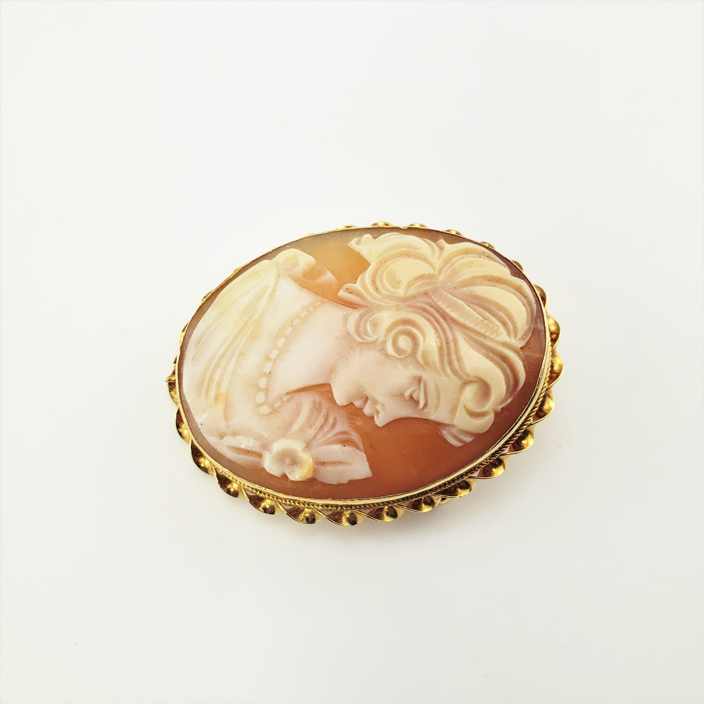 14 Karat Yellow Gold Cameo Brooch/Pendant In Good Condition For Sale In Washington Depot, CT