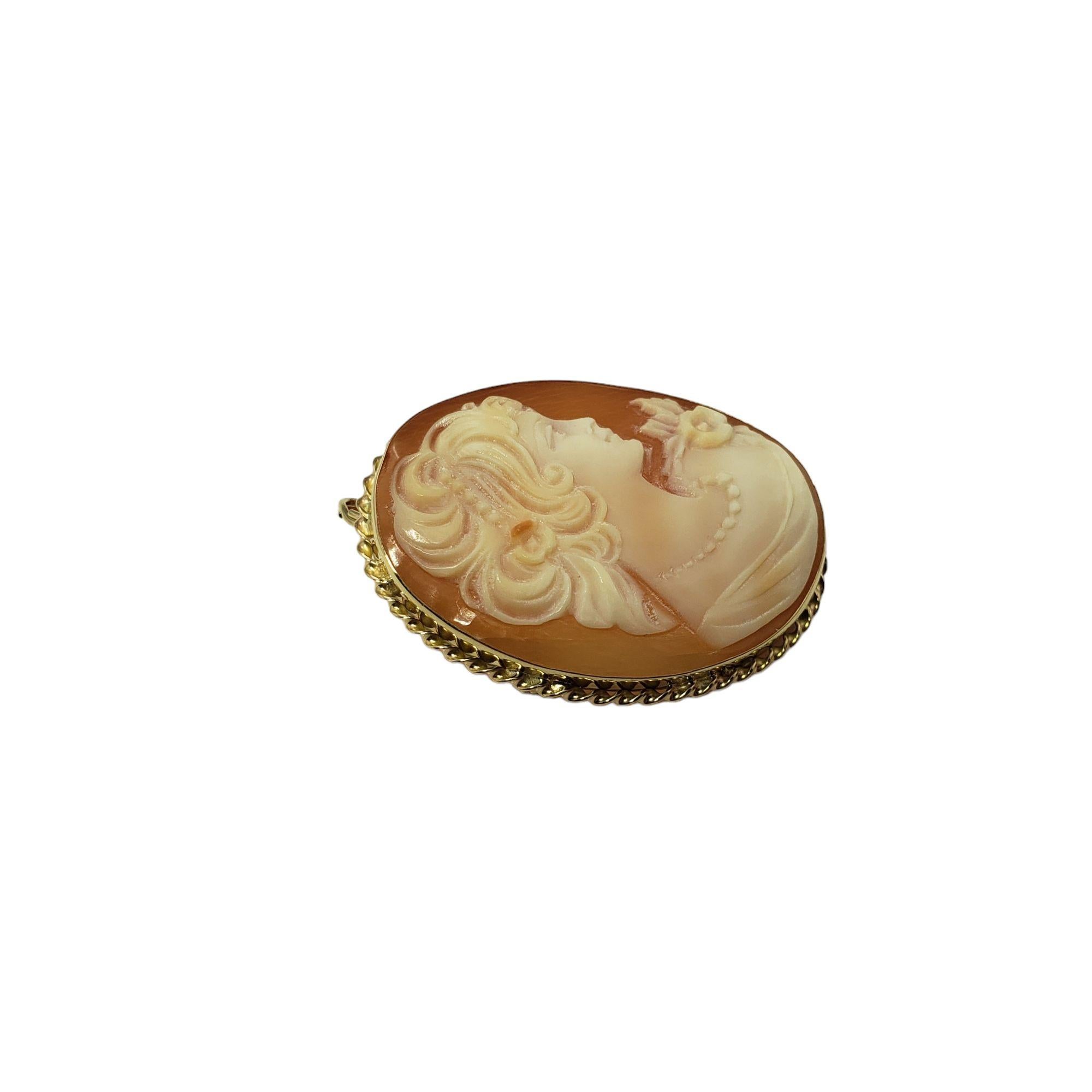 14 Karat Yellow Gold Cameo Brooch/Pendant In Good Condition For Sale In Washington Depot, CT