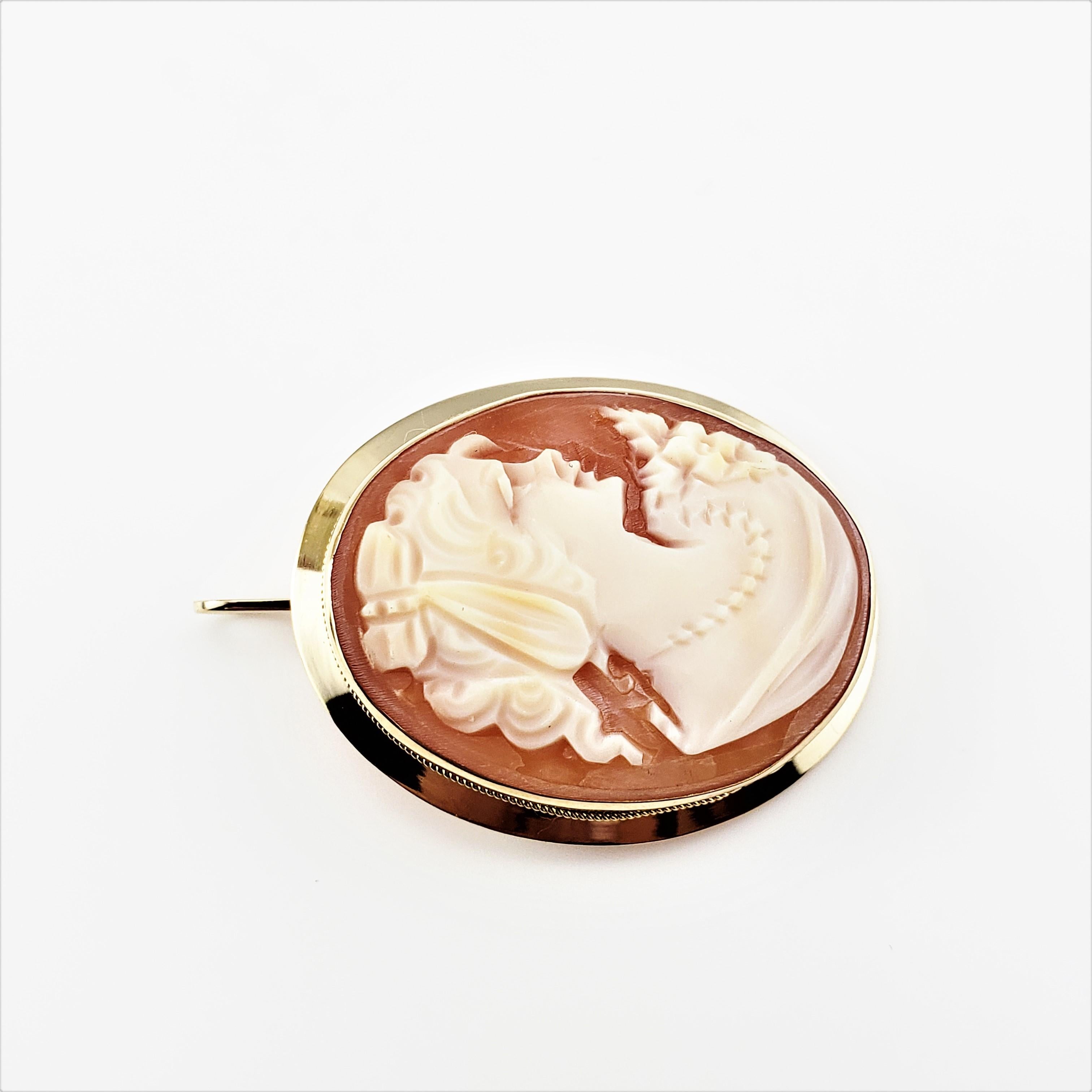 14 Karat Yellow Gold Cameo Brooch/Pendant In Good Condition For Sale In Washington Depot, CT