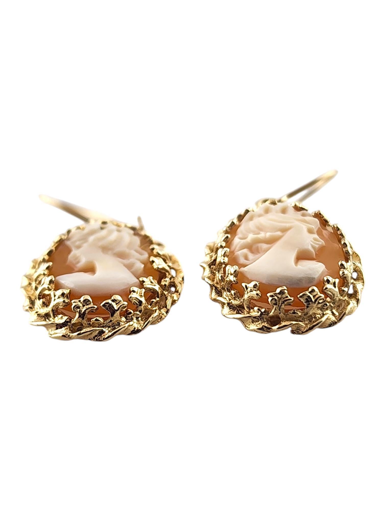 14 Karat Yellow Gold Cameo Dangle Earrings

These beautiful cameo dangle earrings were meticulously crafted from 14K yellow gold and will look stunning on you!

Size: 20.8mm X 14.4mm X 3.7mm

Weight: 2.82 dwt/ 4.4 g

Hallmark: 14K

Very good