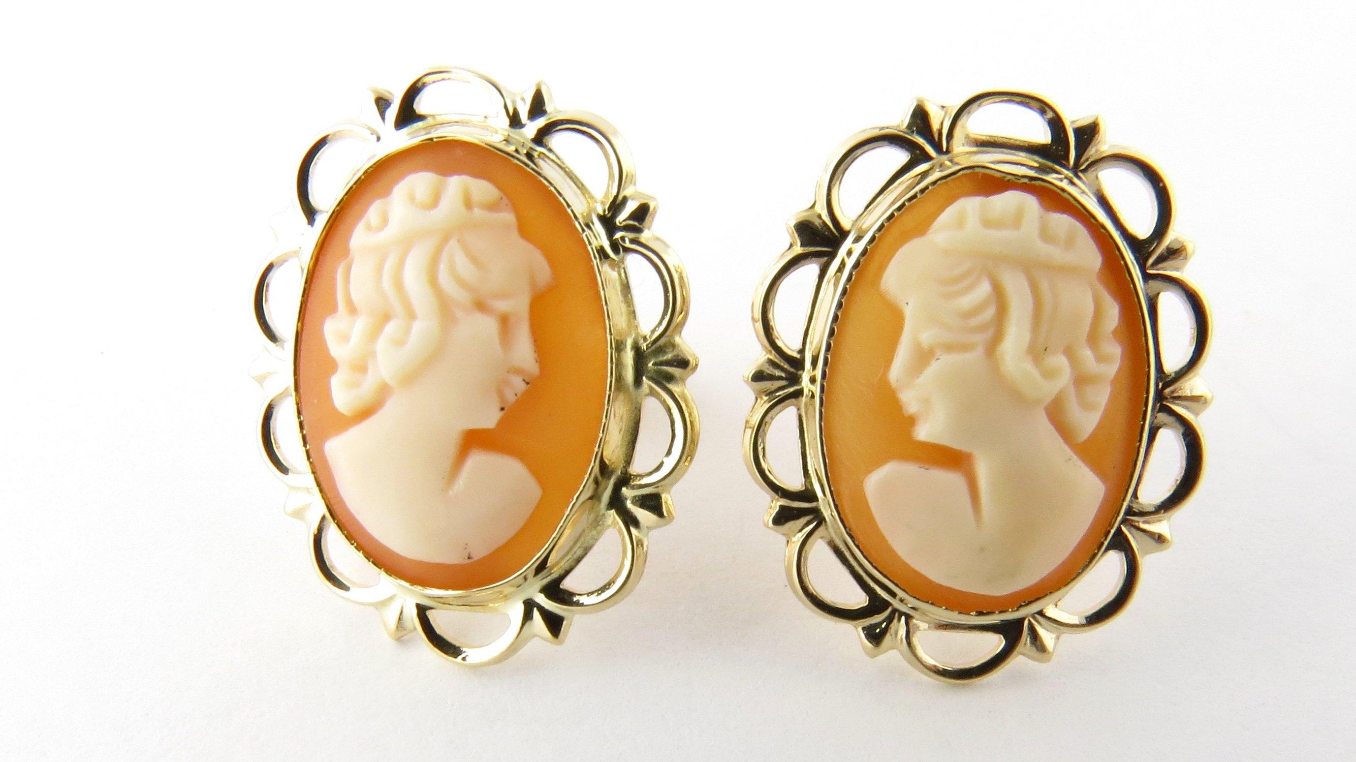 Vintage 14 Karat Yellow Gold Cameo Earrings-

These lovely cameo earrings each feature a lovely lady in profile framed in beautifully detailed 14K yellow gold. Push back closures.

Size: 19 mm x 15 mm

Weight: 2.1 dwt. / 3.4 gr.

Hallmark: 14K

Very