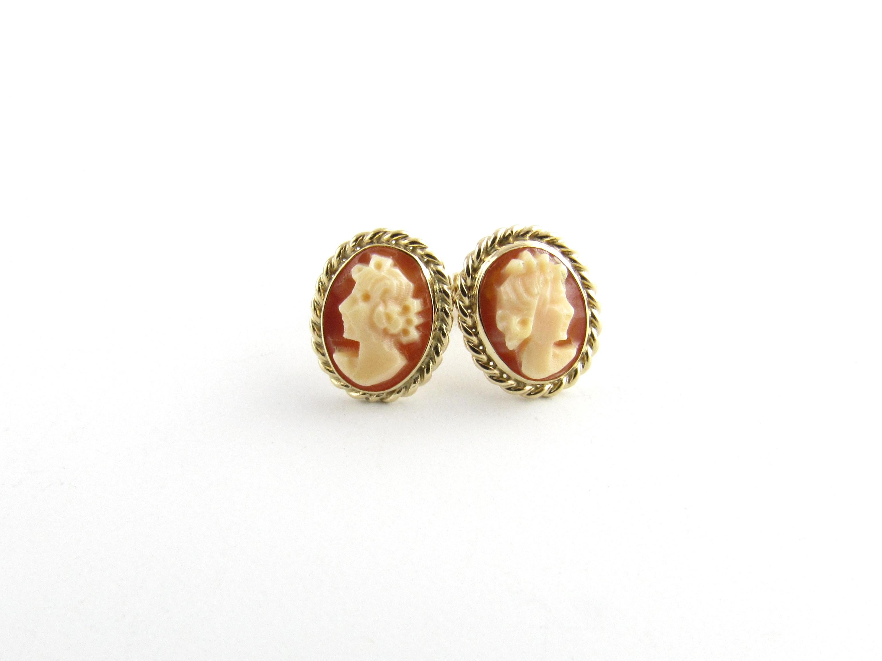 Vintage 14 Karat Yellow Gold Cameo Earrings

These classic cameo earrings each feature a lovely lady in profile framed in beautifully detailed 14K yellow gold. Push back closures.

Size: 10mm x 9mm

Weight: 0.9 dwt. / 1.4 gr.

Stamped: