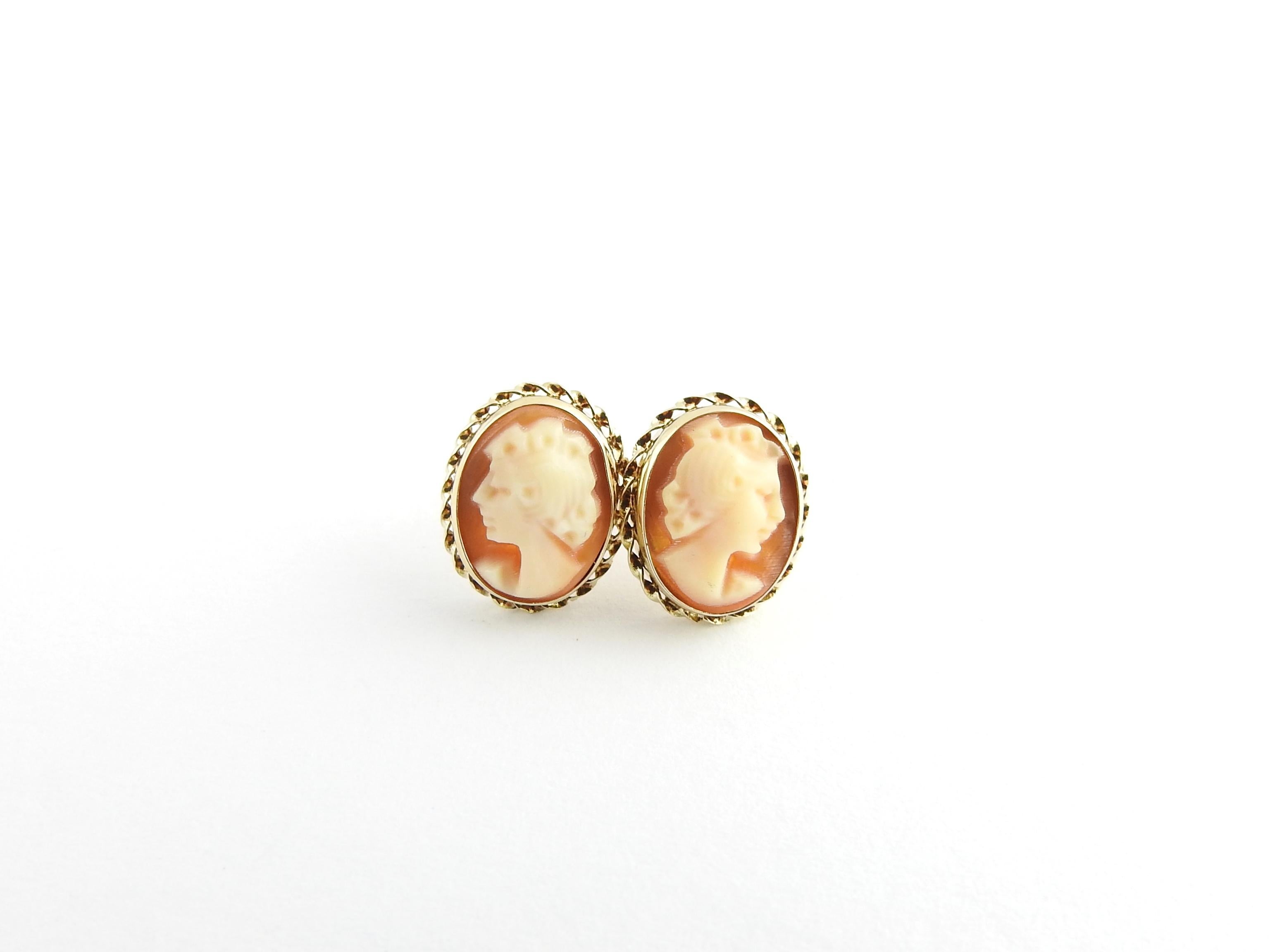 Vintage 14 Karat Yellow Gold Cameo Earrings

These lovely cameo earrings each feature a lovely lady in profile framed in beautifully detailed 14K yellow gold. Push back closures.

Size: 12 mm x 9 mm

Weight: 1.0 dwt. / 1.7 gr.

Acid tested for 14K