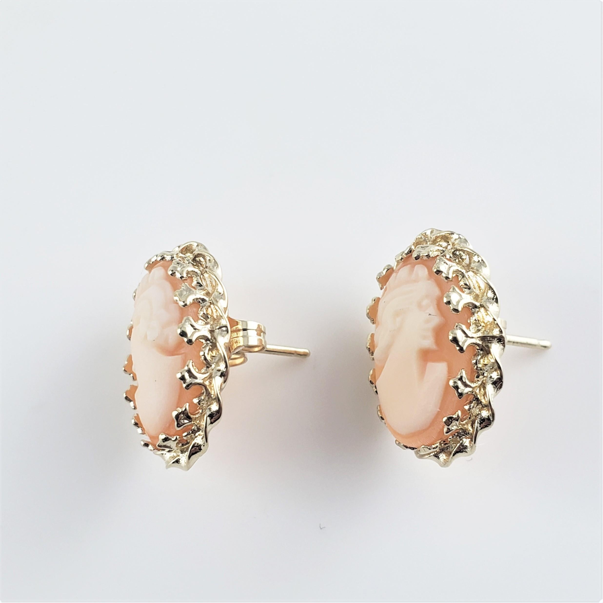 14 Karat Yellow Gold Cameo Earrings-

These lovely cameo earrings each feature a lovely lady in profile set in beautifully detailed 14K yellow gold.  Push back closures.

Size:  17 mm x14  mm

Weight:  2.6 dwt. /  4.1 gr.

Stamped: 14K

Very good
