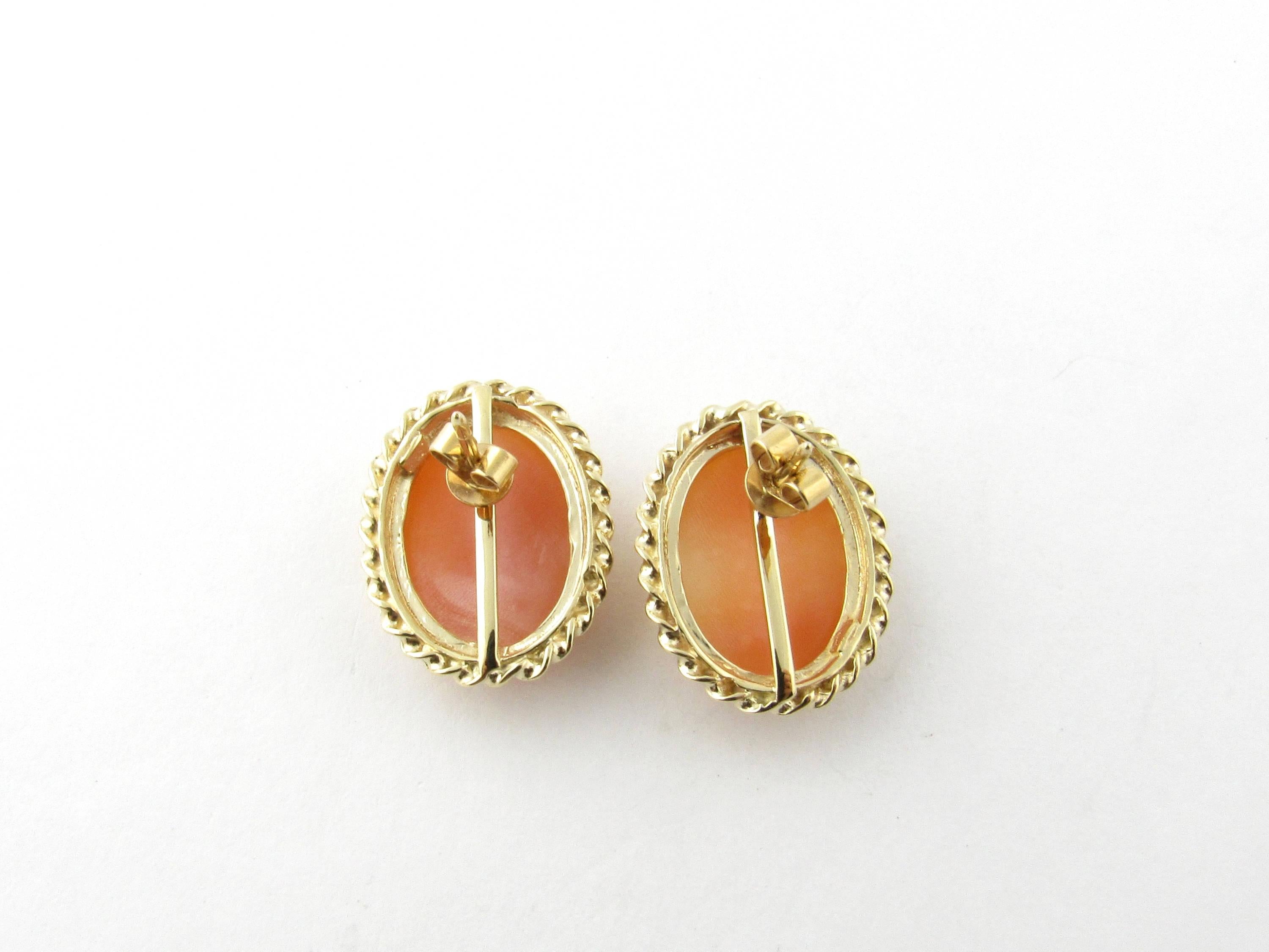 14 Karat Yellow Gold Cameo Earrings In Excellent Condition In Washington Depot, CT