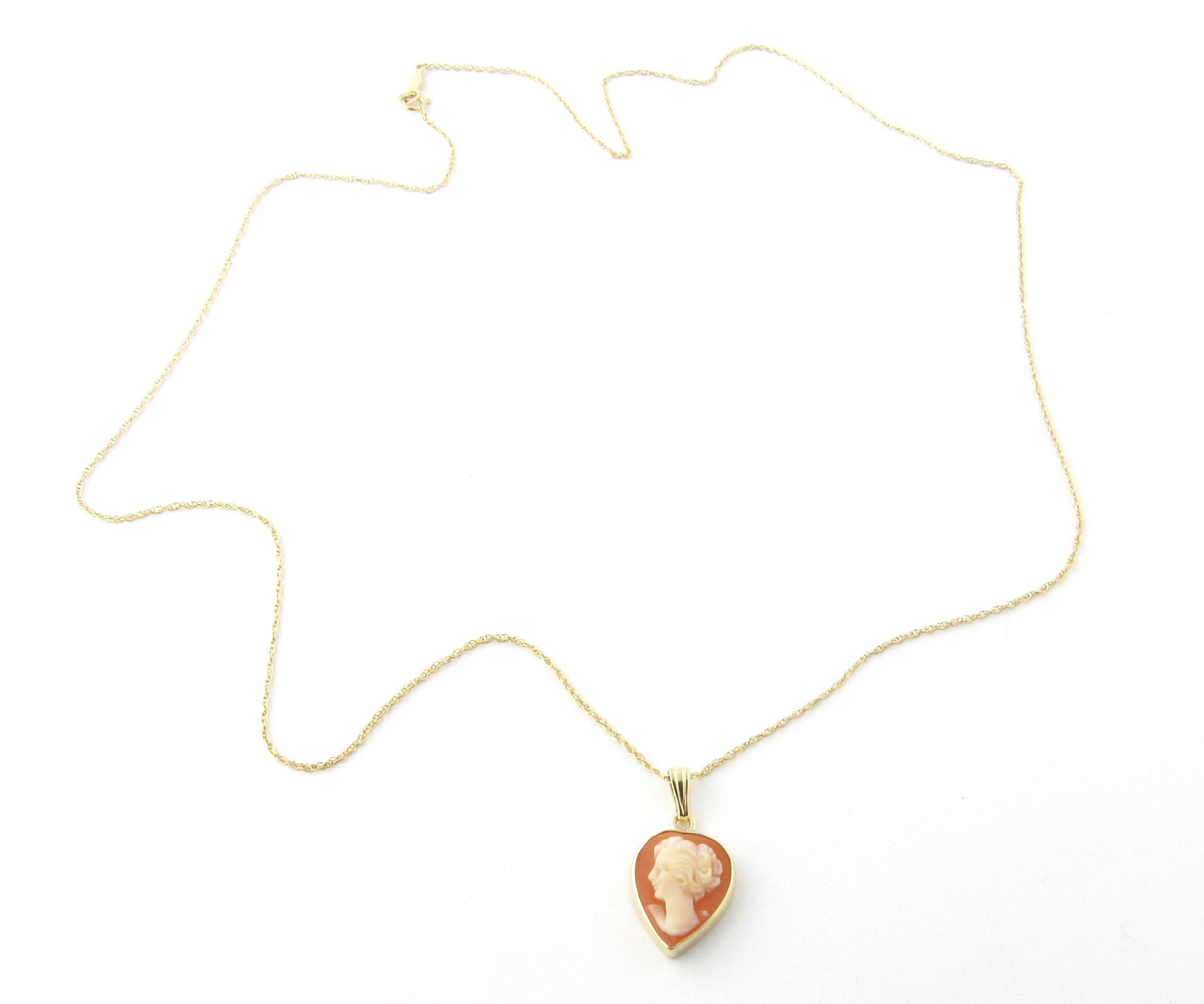 Vintage 14 Karat Yellow Gold Cameo Heart Pendant Necklace-

This lovely heart cameo pendant features a lovely lady in profile framed in polished 14K yellow gold. Hangs from a delicate 14K yellow gold necklace.

Size: Pendant - 13 mm x 11 mm Necklace