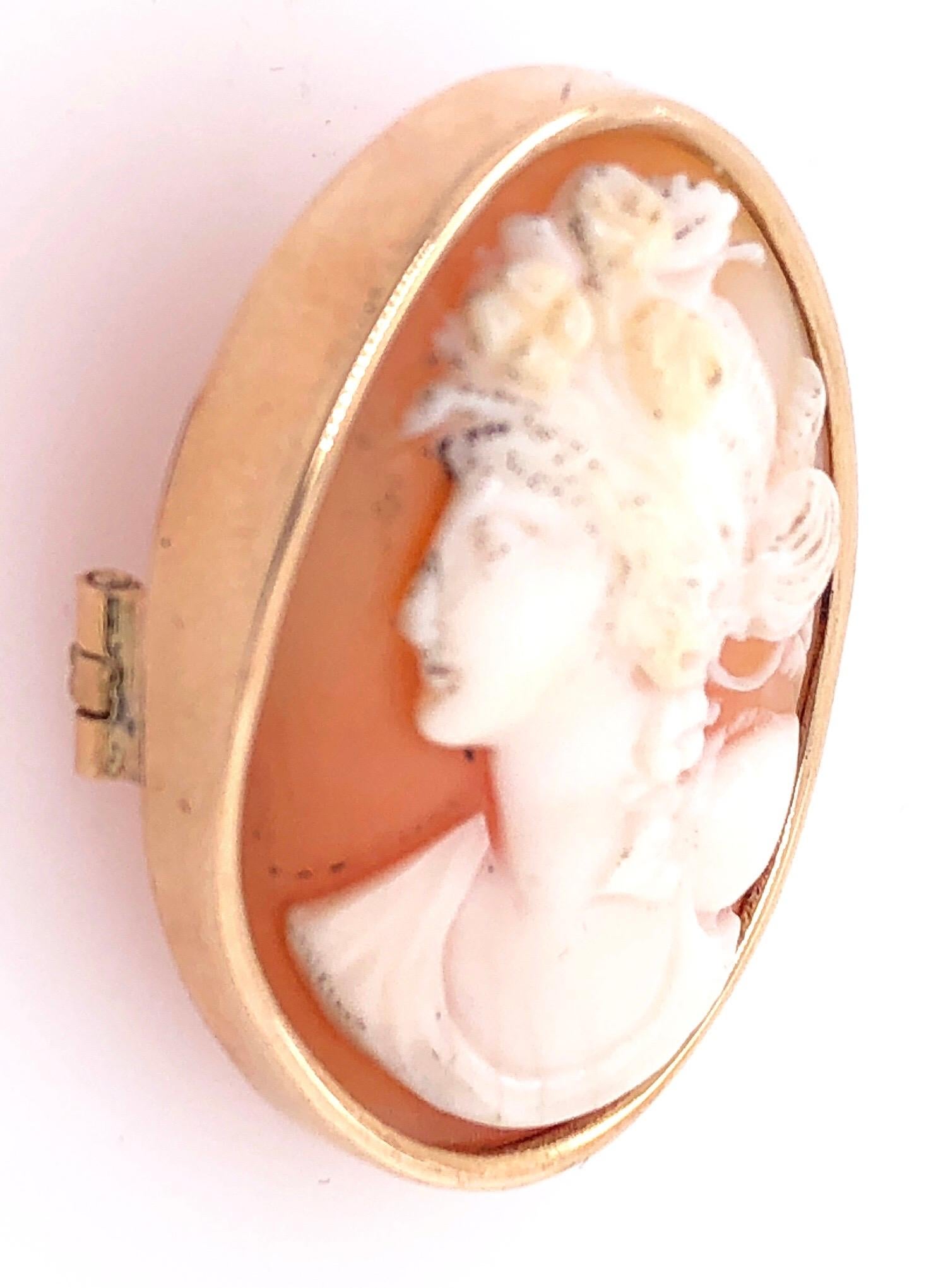 Contemporain Pendentif et broche camée en or jaune 14 carats représentant le profil d'une femme en vente