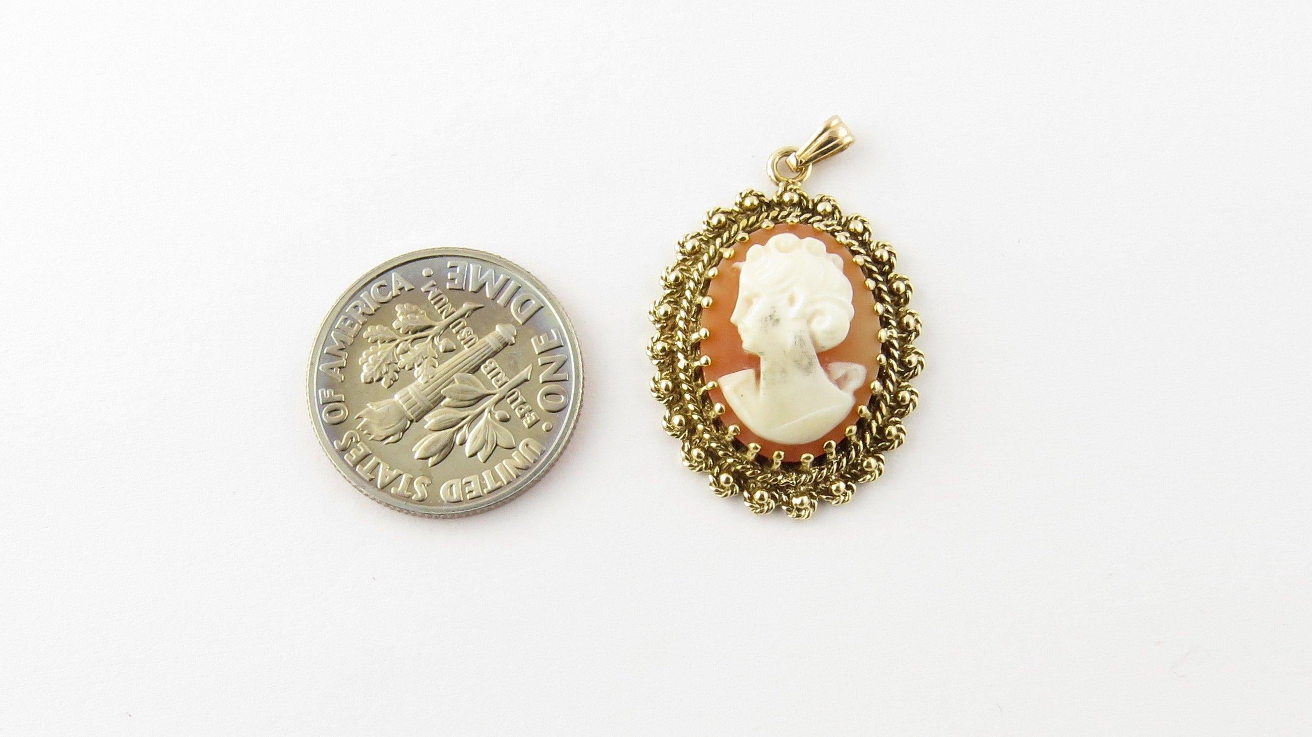 Pendentif camée en or jaune 14 carats Pour femmes en vente