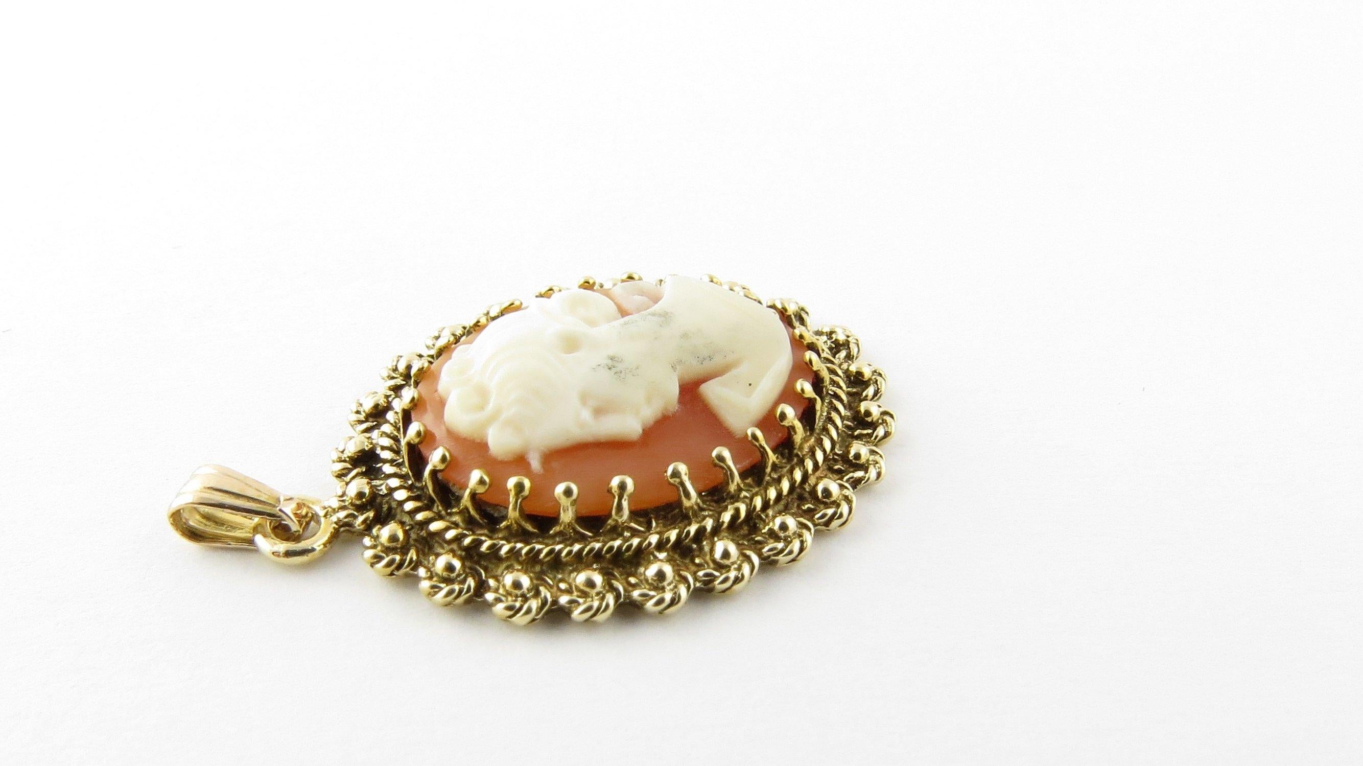 14 Karat Yellow Gold Cameo Pendant In Good Condition For Sale In Washington Depot, CT