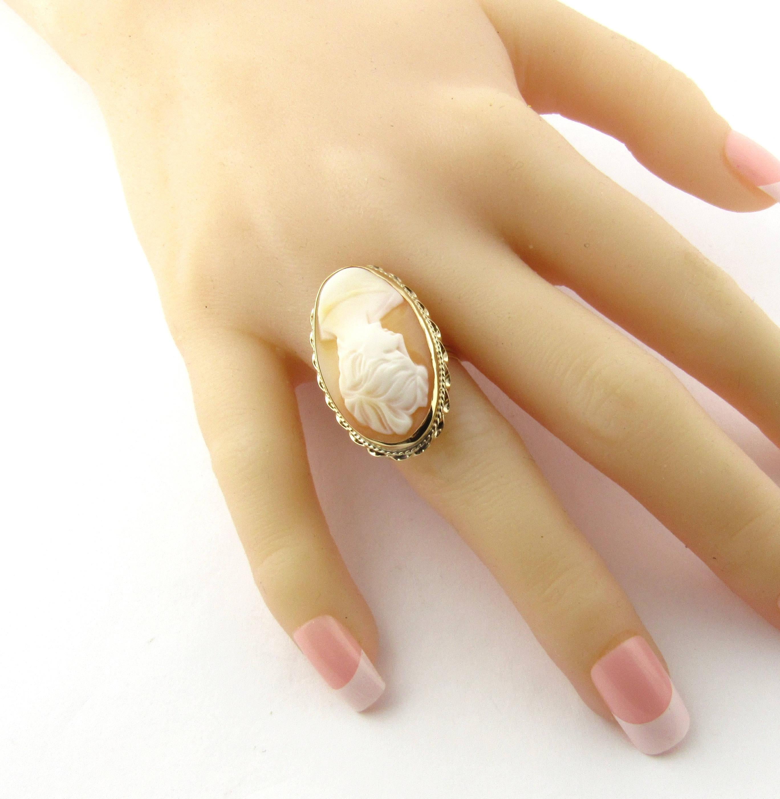 Vintage 14 Karat Yellow Gold Cameo Ring Size 8.5

This elegant cameo ring features a lovely lady in profile framed in meticulously detailed 14K yellow gold. Top of ring measures 32 mm x 18 mm. Shank measures 1 mm.

Ring Size: 8.5

Weight:  4.1 dwt.