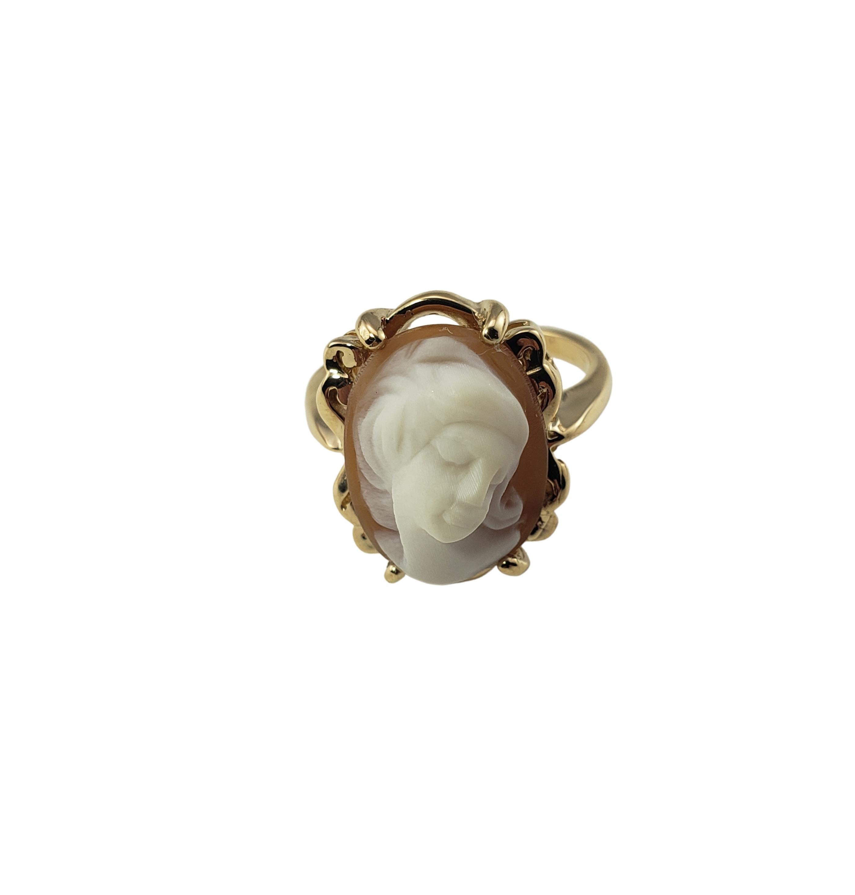 Vintage 14 Karat Yellow Gold Cameo Ring Size 3.75-

This elegant cameo ring features a lovely lady in profile set in beautifully detailed 14K yellow gold. Top of ring measures
16 mm x 14 mm. Shank: 1 mm.

Ring Size: 3.75

Weight: 2.2 dwt. / 3.5