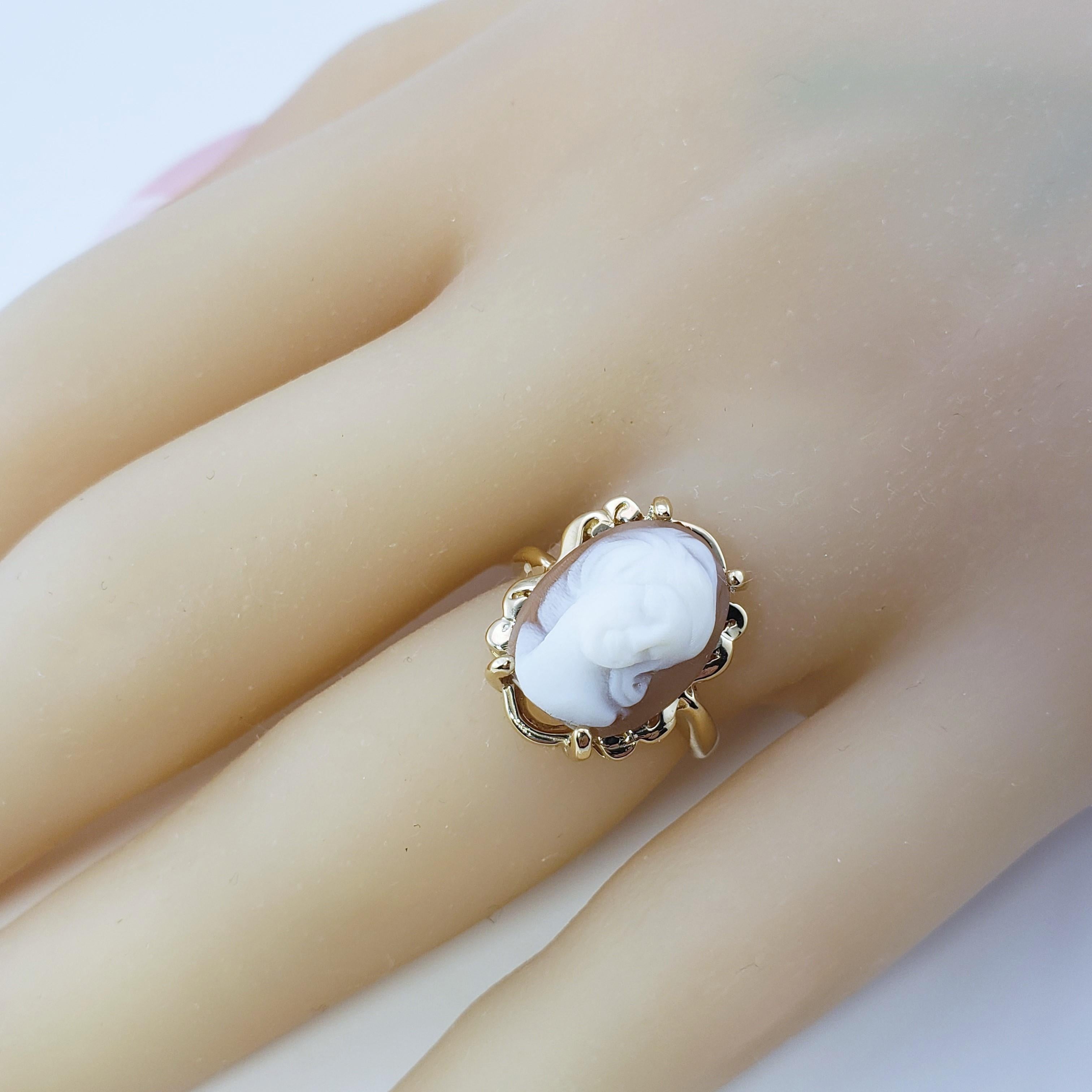 Women's 14 Karat Yellow Gold Cameo Ring For Sale