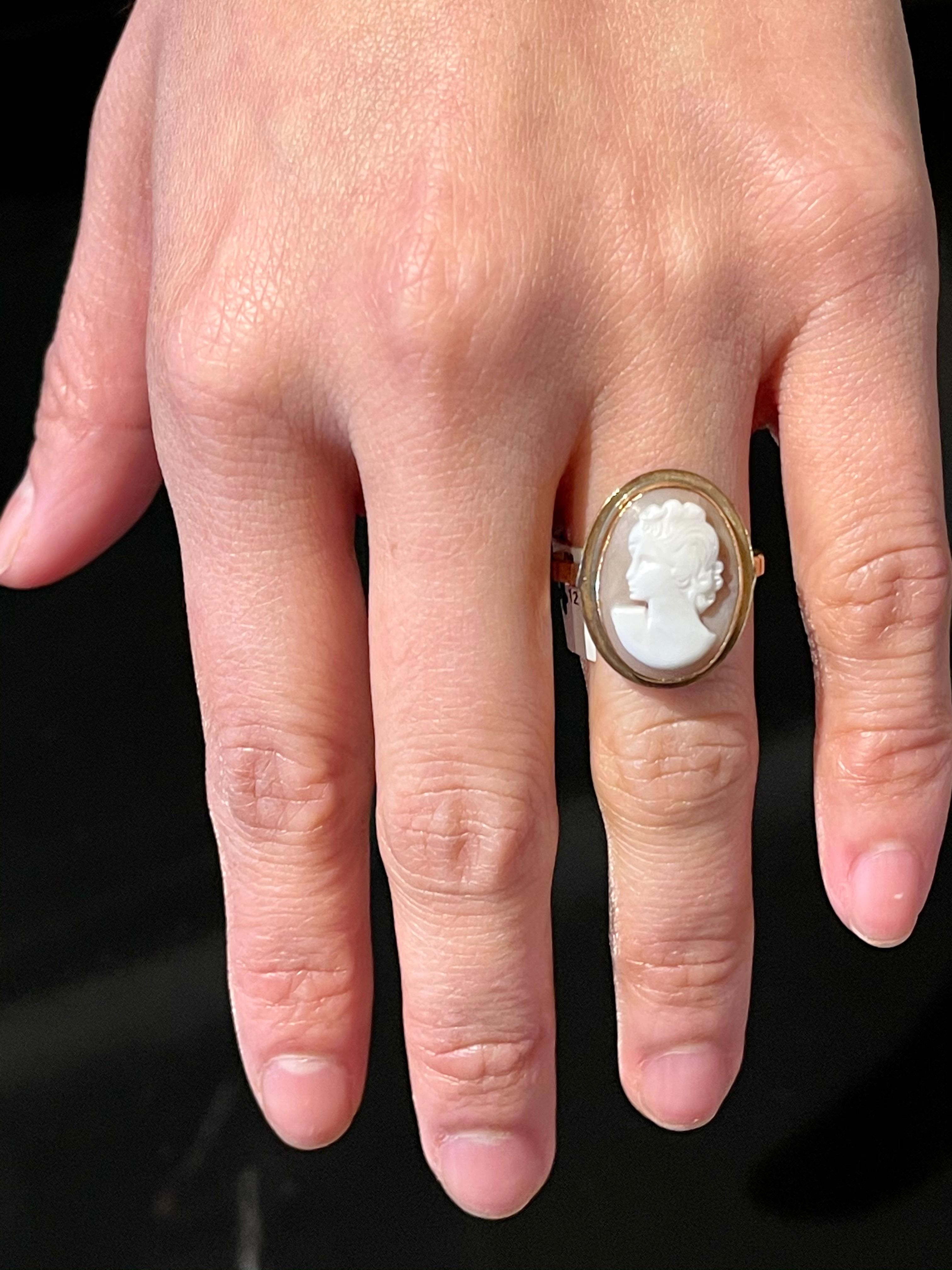 14 Karat Yellow Gold Cameo Ring 1