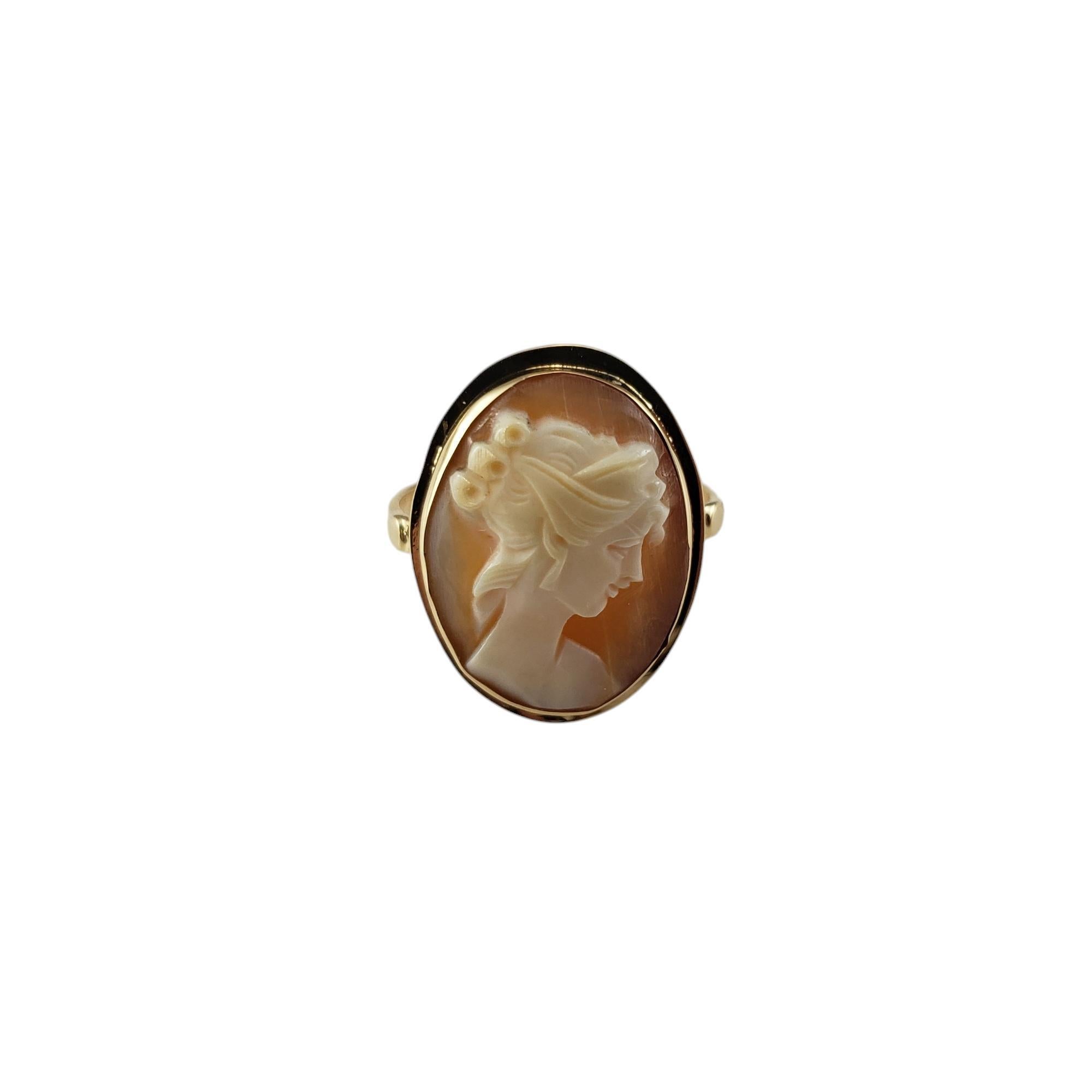 14 Karat Yellow Gold Cameo Ring Size 6.5

This elegant cameo ring features a lovely lady in profile set in 14K yellow gold. 

Width: 20 mm. Shank: 2 mm.

Ring Size: 6.5

Weight: 1.7 dwt/2.7 gr

Stamped: 14K

Very good condition, professionally