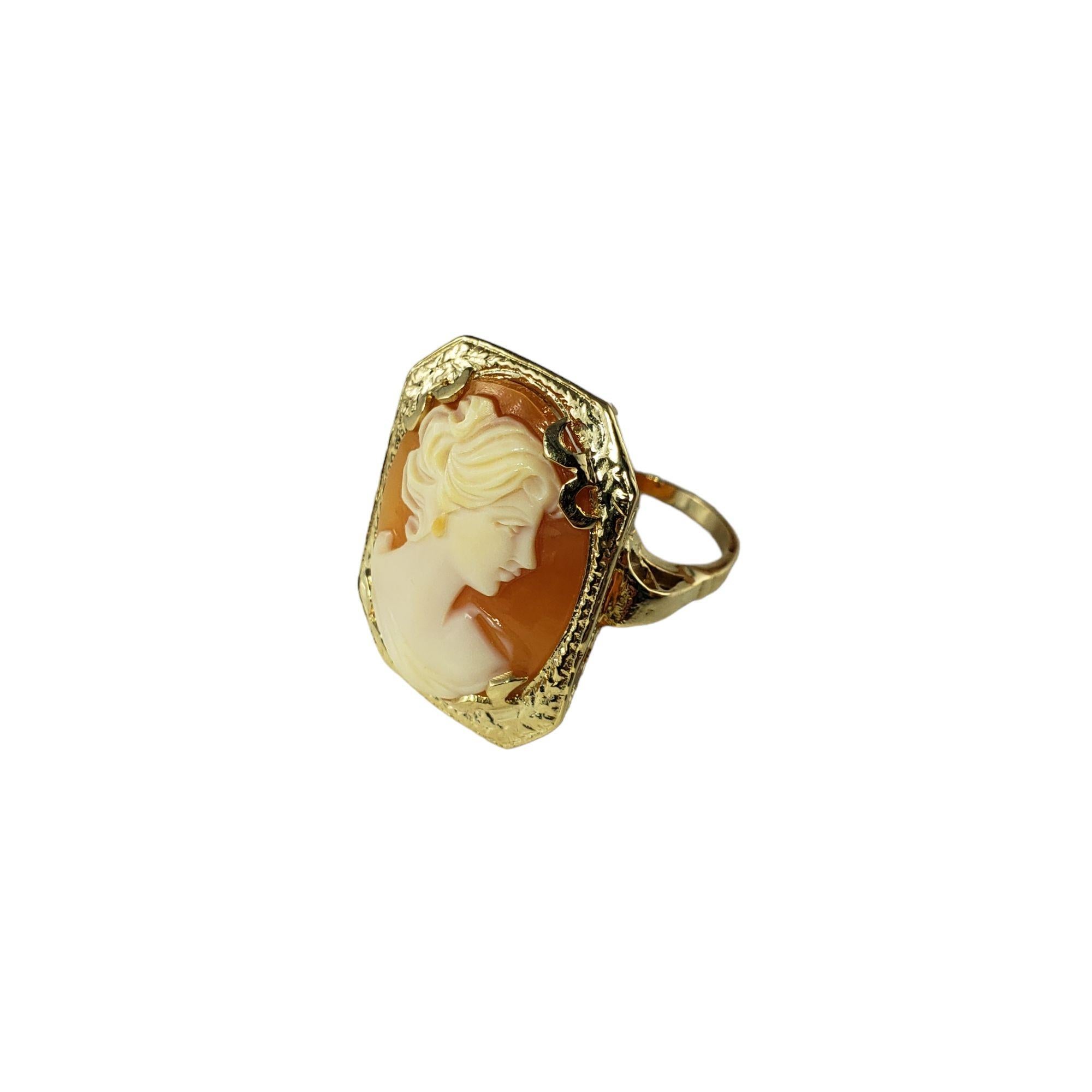 Vintage 14 Karat Yellow Gold Cameo Ring Size 10-

This stunning cameo ring features a lovely lady in profile set in beautifully detailed 14K yellow gold. Top of ring measures
28 mm x 22 mm. Shank: 2 mm.

Ring Size: 10

Weight: 11.7 gr./ 7.5