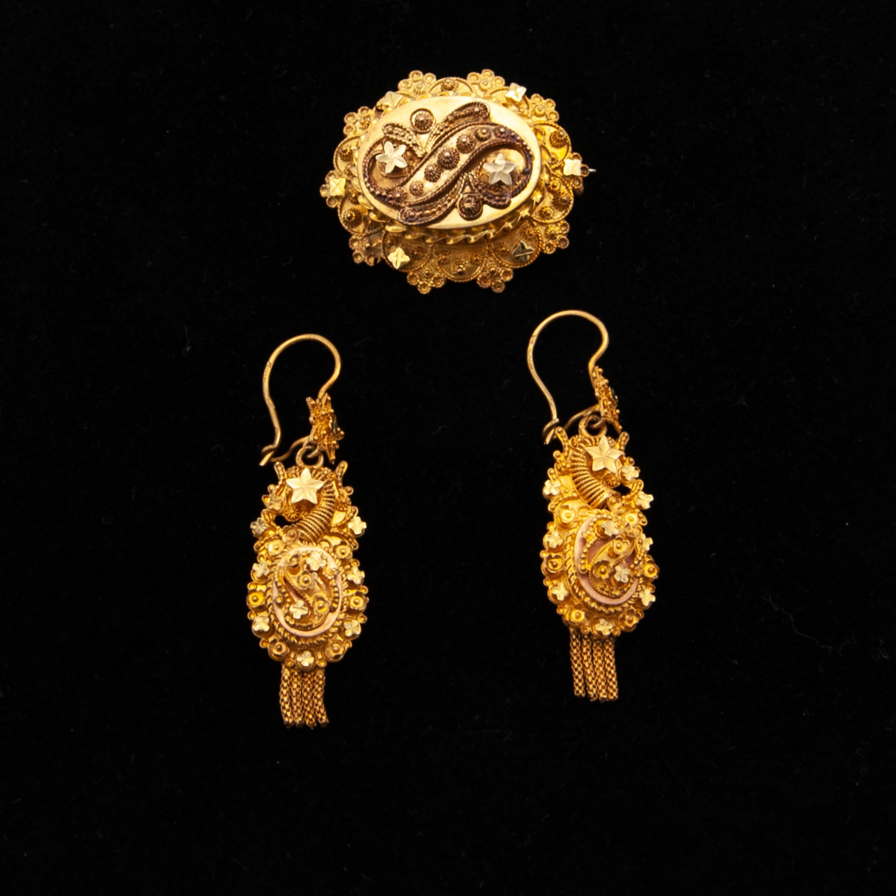 Boucles d'oreilles et broche en or jaune 14K, set de bijoux anciens Bon état - En vente à Rotterdam, NL