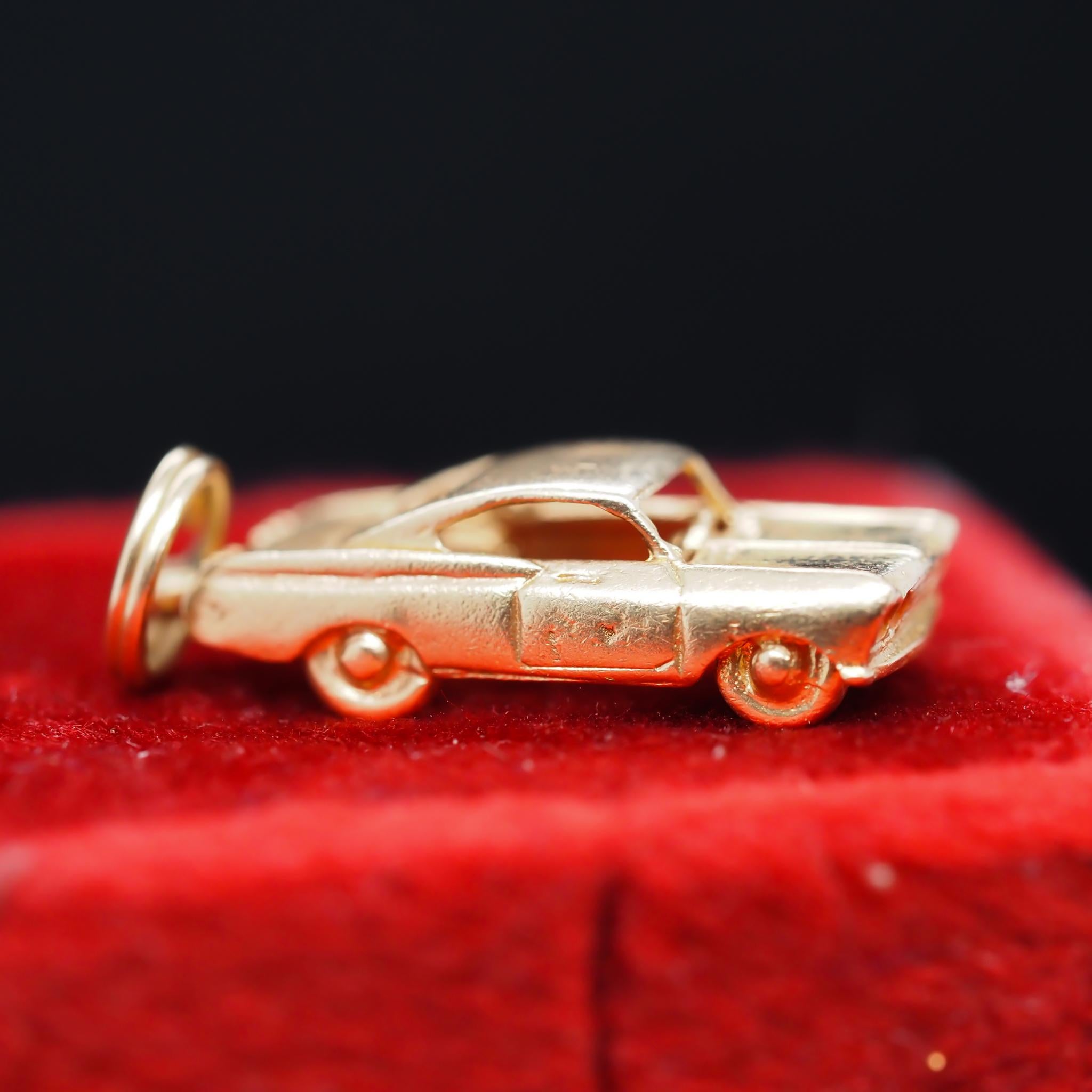 14 Karat Yellow Gold Car Charm Pendant For Sale 1