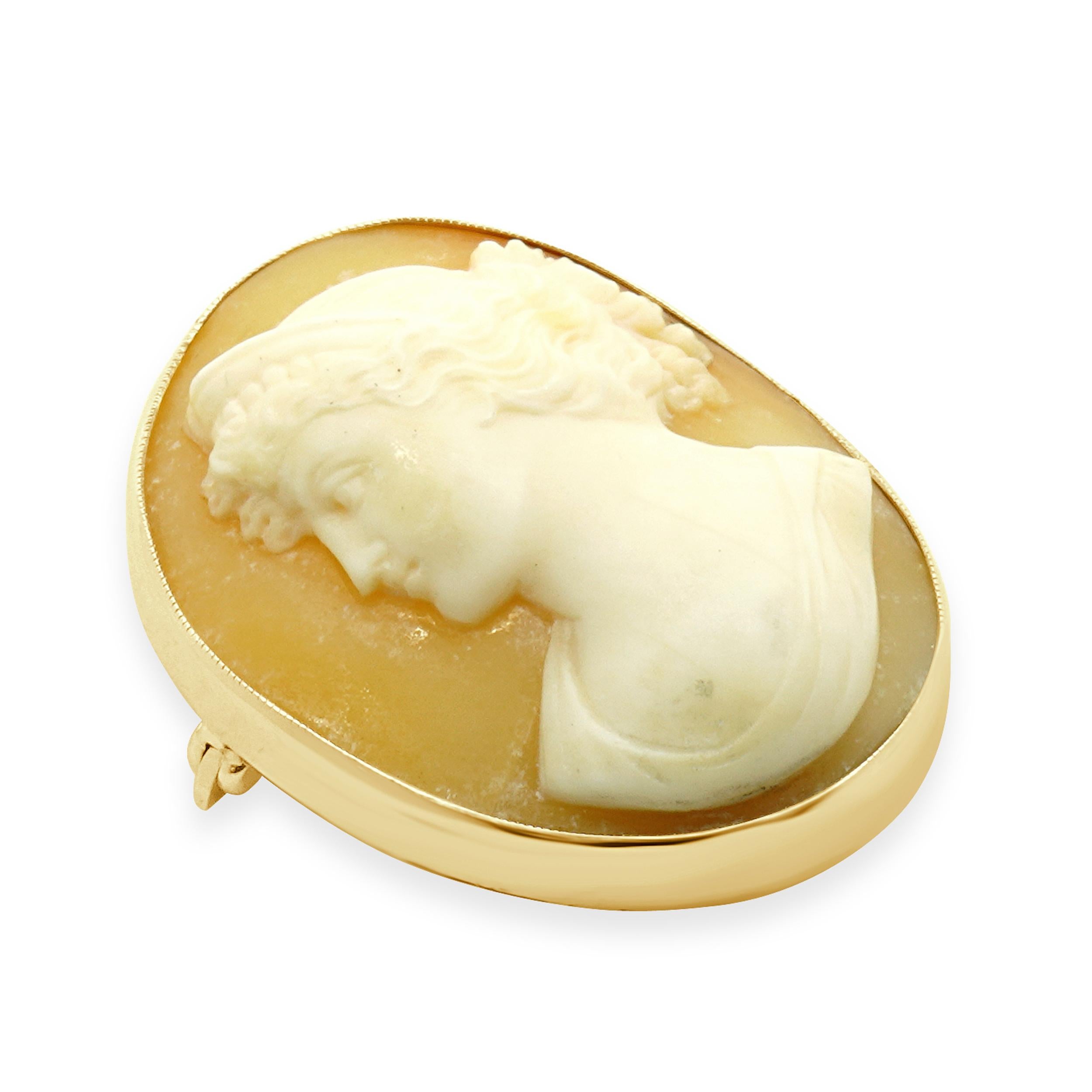 De las mujeres Alfiler Camafeo Tallado en Oro Amarillo de 14 Kilates en venta