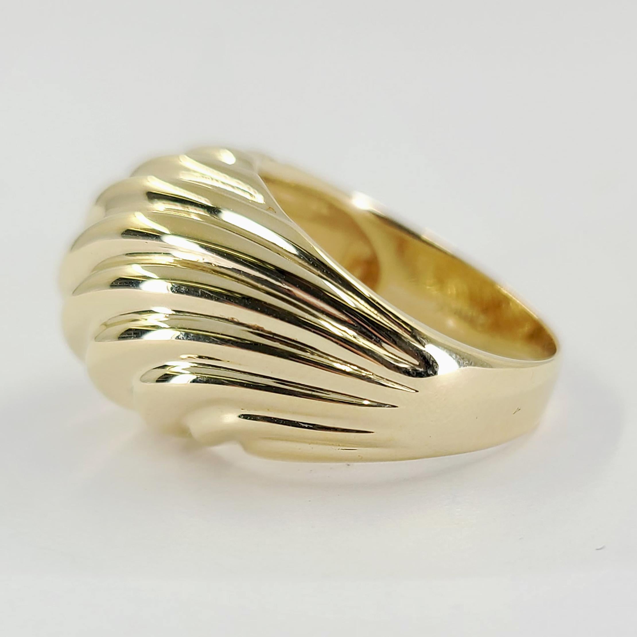 Yellow Gold Carved Dome Ring In Good Condition For Sale In Coral Gables, FL