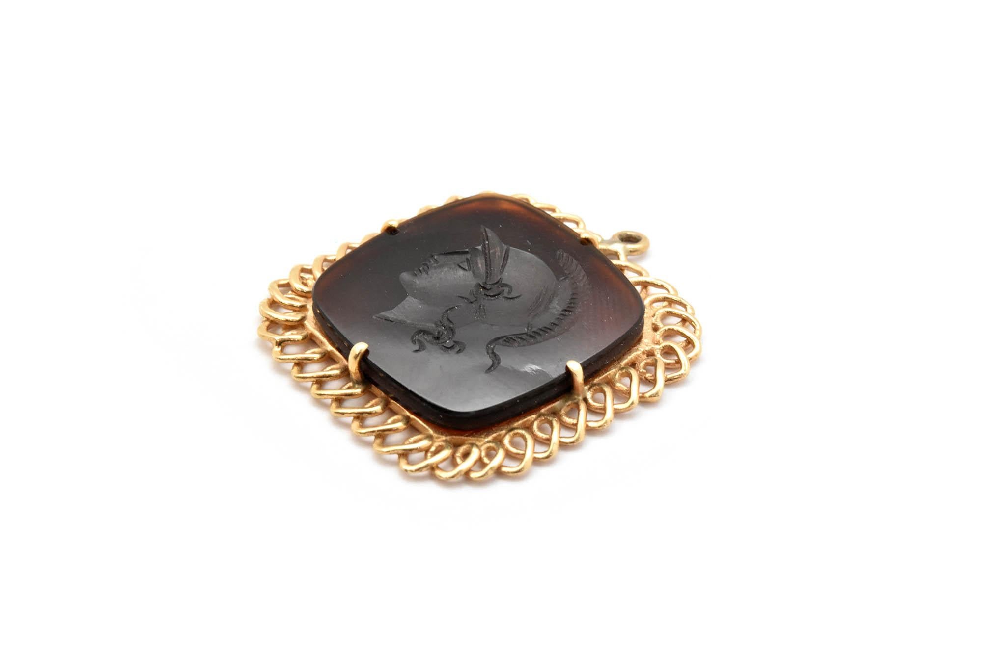 Women's or Men's 14 Karat Yellow Gold Carved Intaglio Pendant Charm 5.0 Grams For Sale