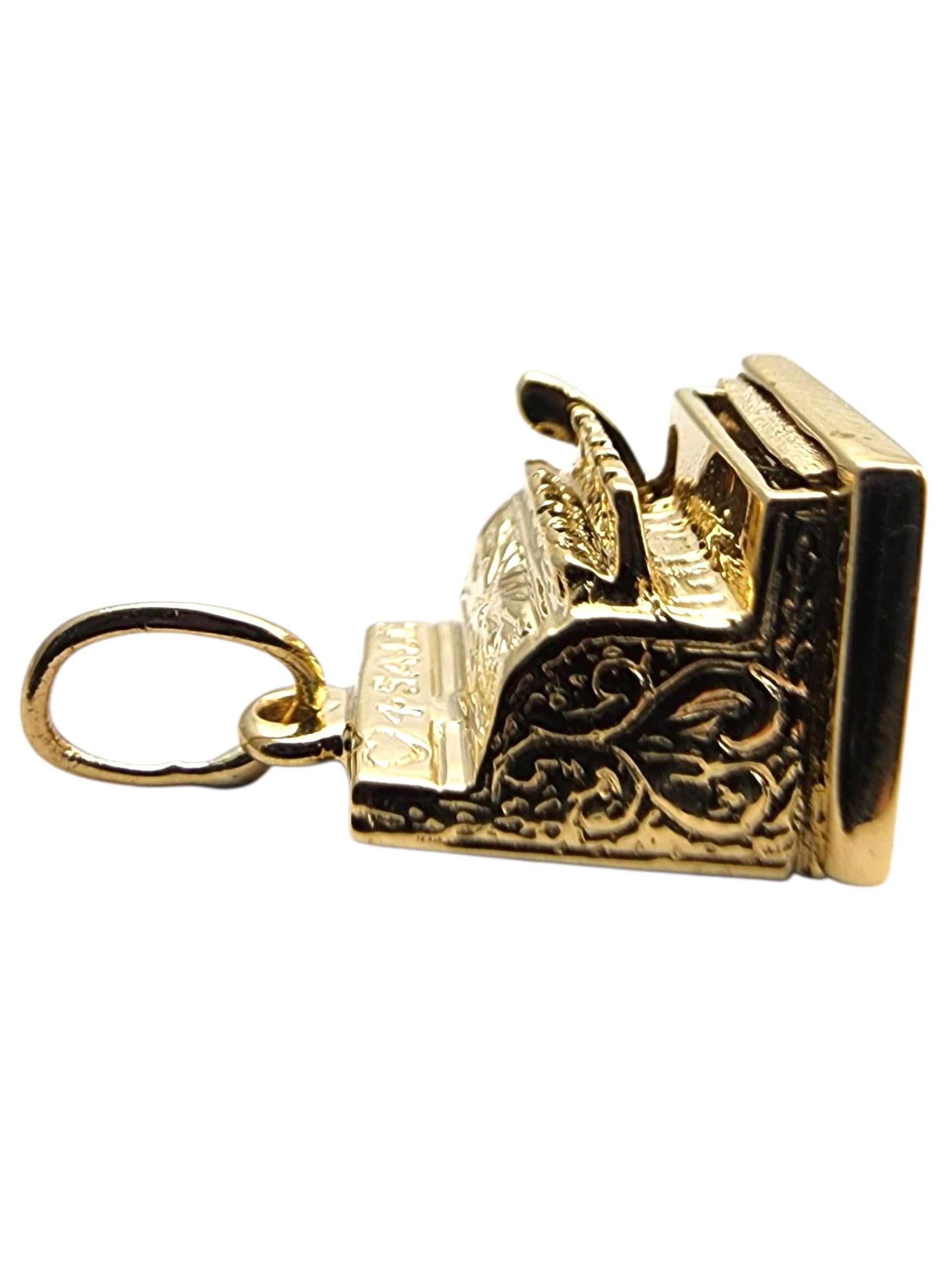 Charme de caisse enregistreuse en or jaune 14 carats #23908 Bon état - En vente à Washington Depot, CT