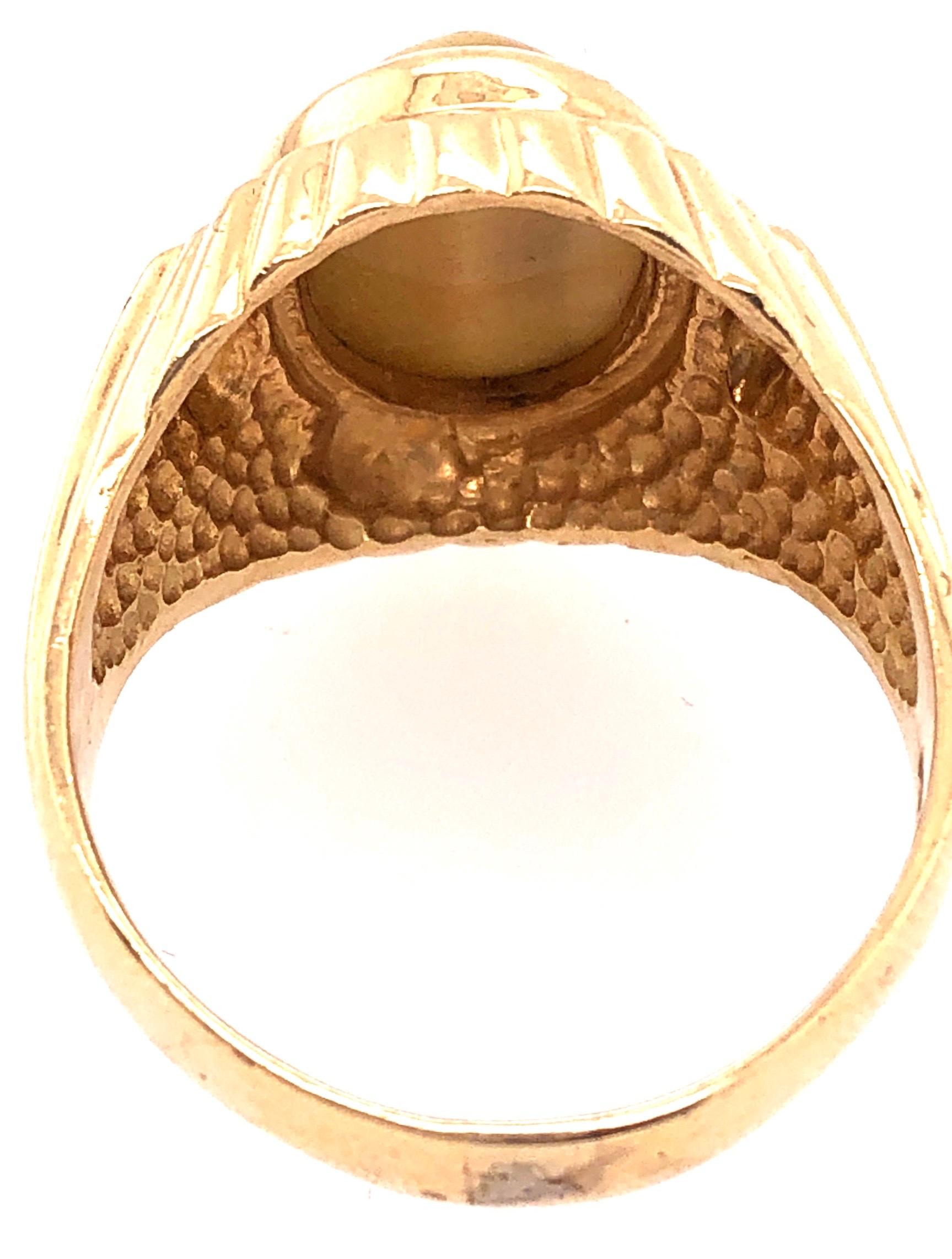 14 Karat Yellow Gold Cat's Eye Contemporary Ring In Good Condition For Sale In Stamford, CT
