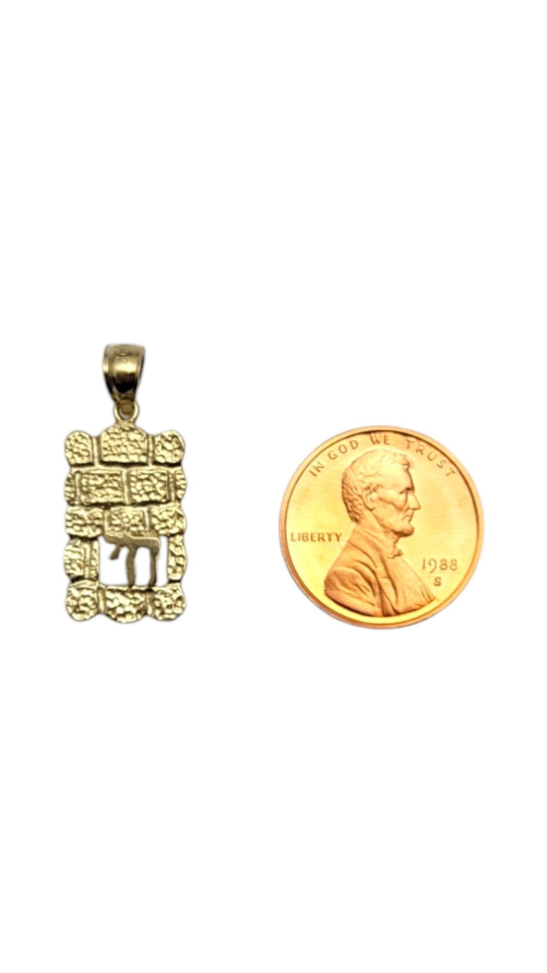 14 Karat Yellow Gold Chai and Western Wall Pendant #20739 In Good Condition In Washington Depot, CT