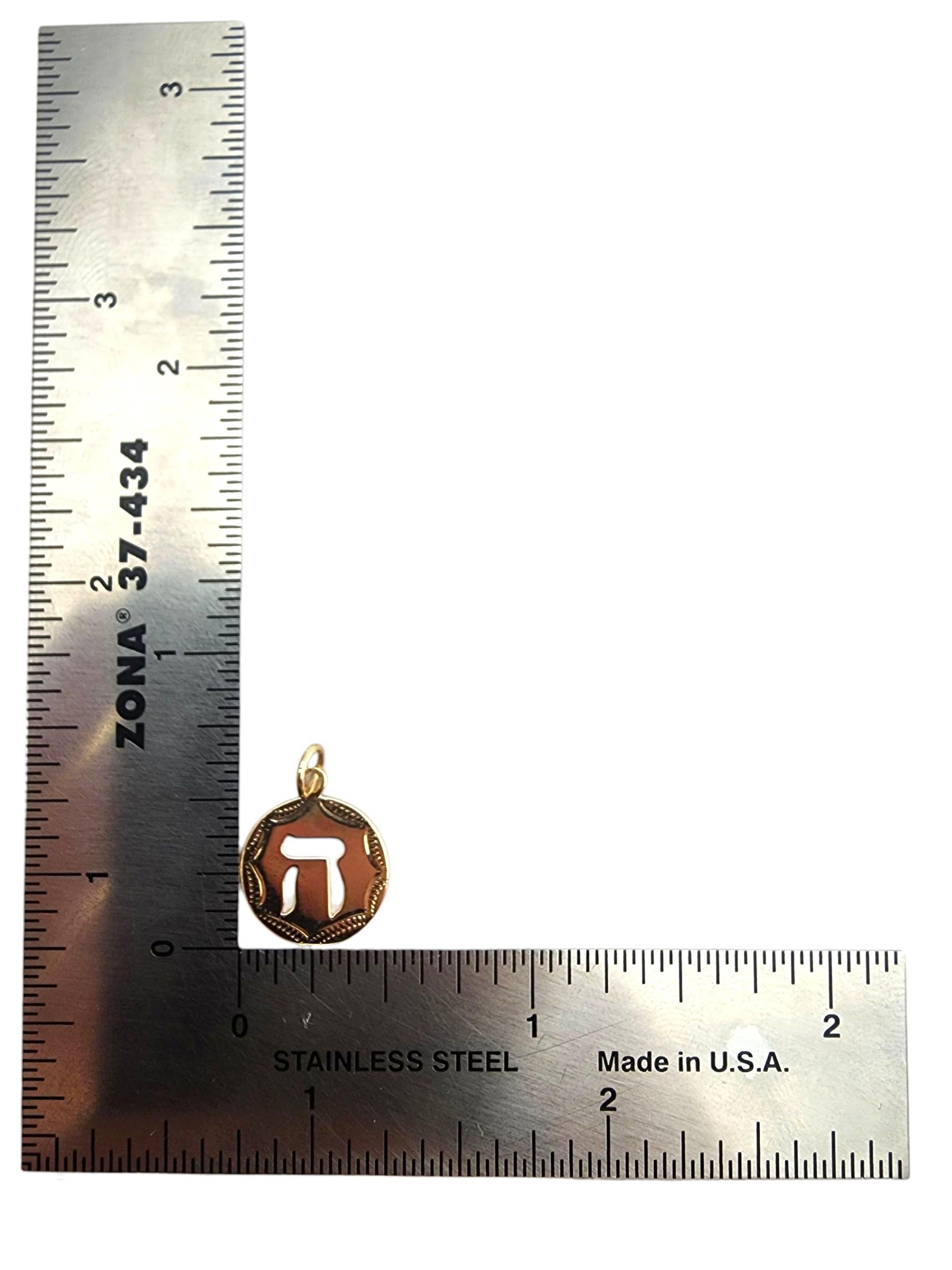 Charme Chai en or jaune 14 carats #23580 en vente 3