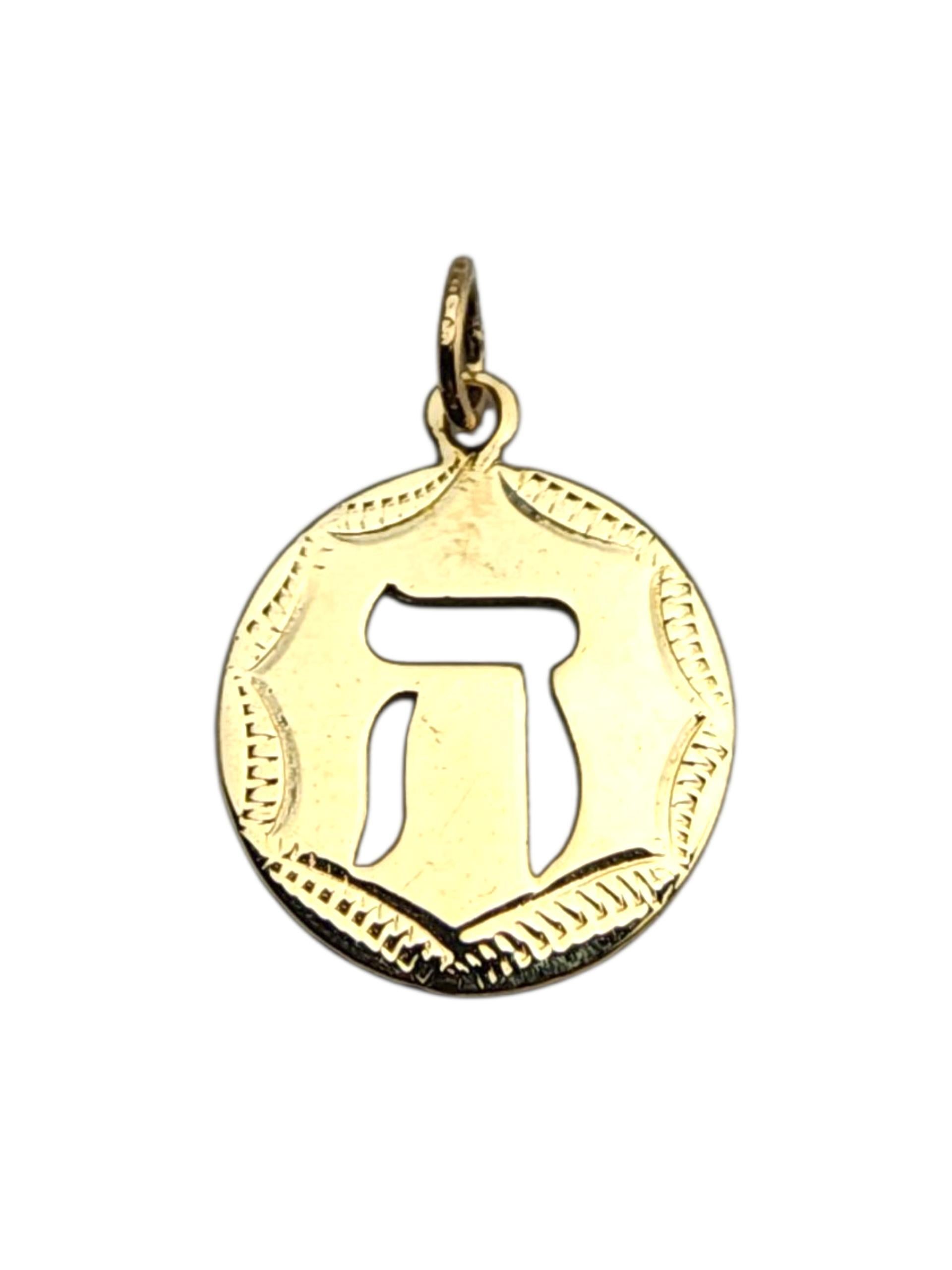 Charme Chai en or jaune 14 carats #23580