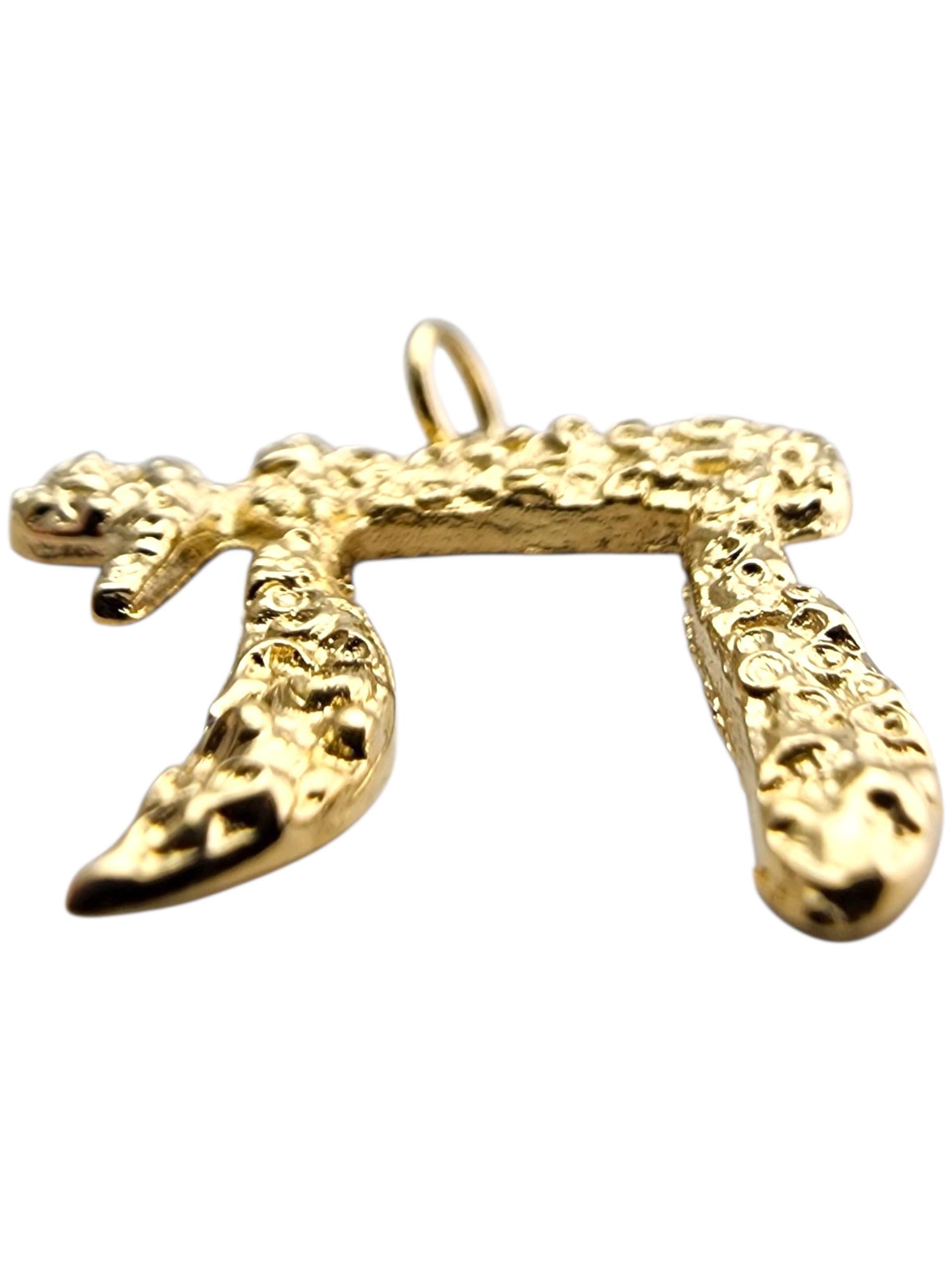 14 Karat Yellow Gold Chai Nugget Pendant #23924 in vendita 1