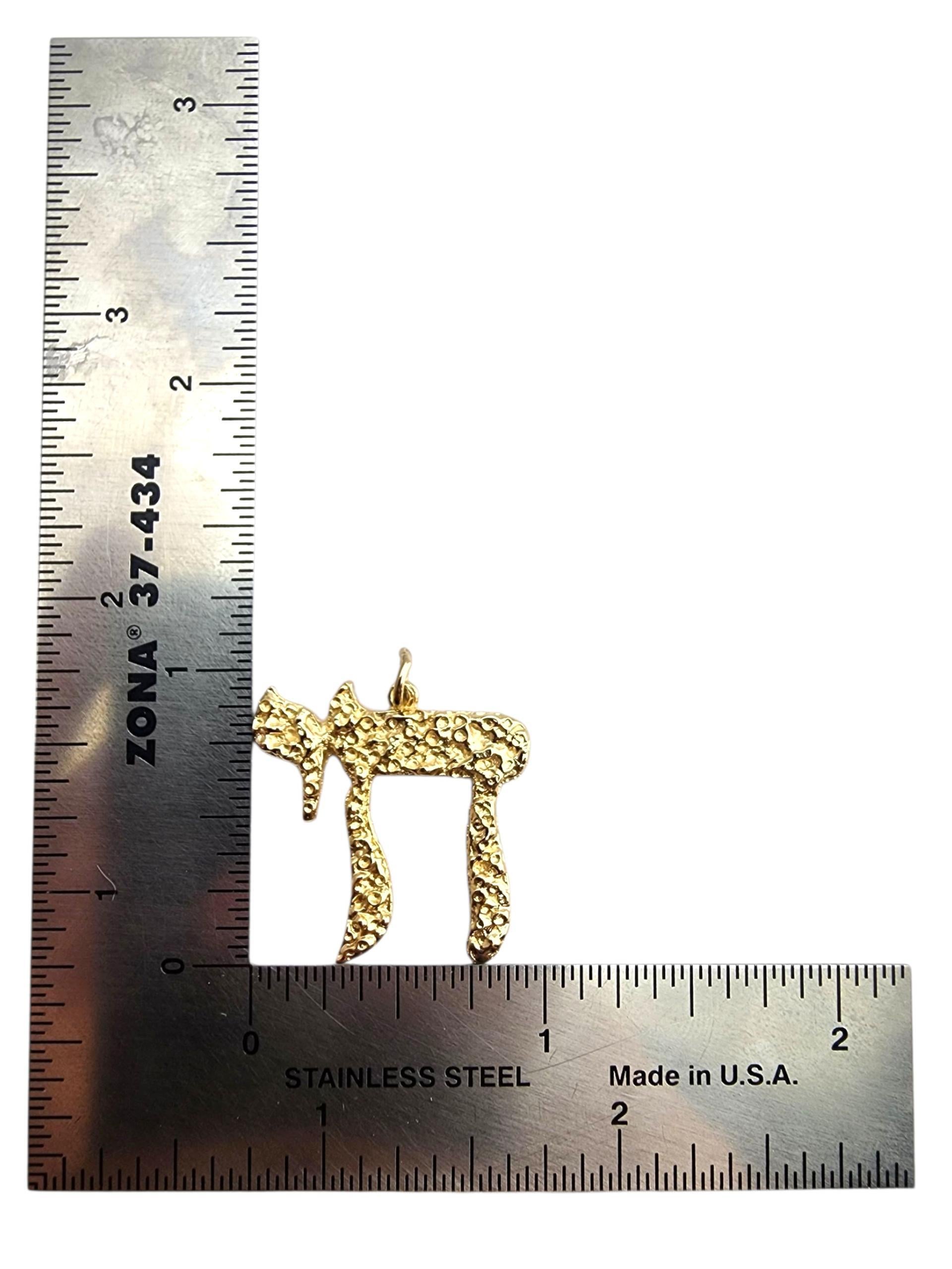 14 Karat Yellow Gold Chai Nugget Pendant #23924 in vendita 3