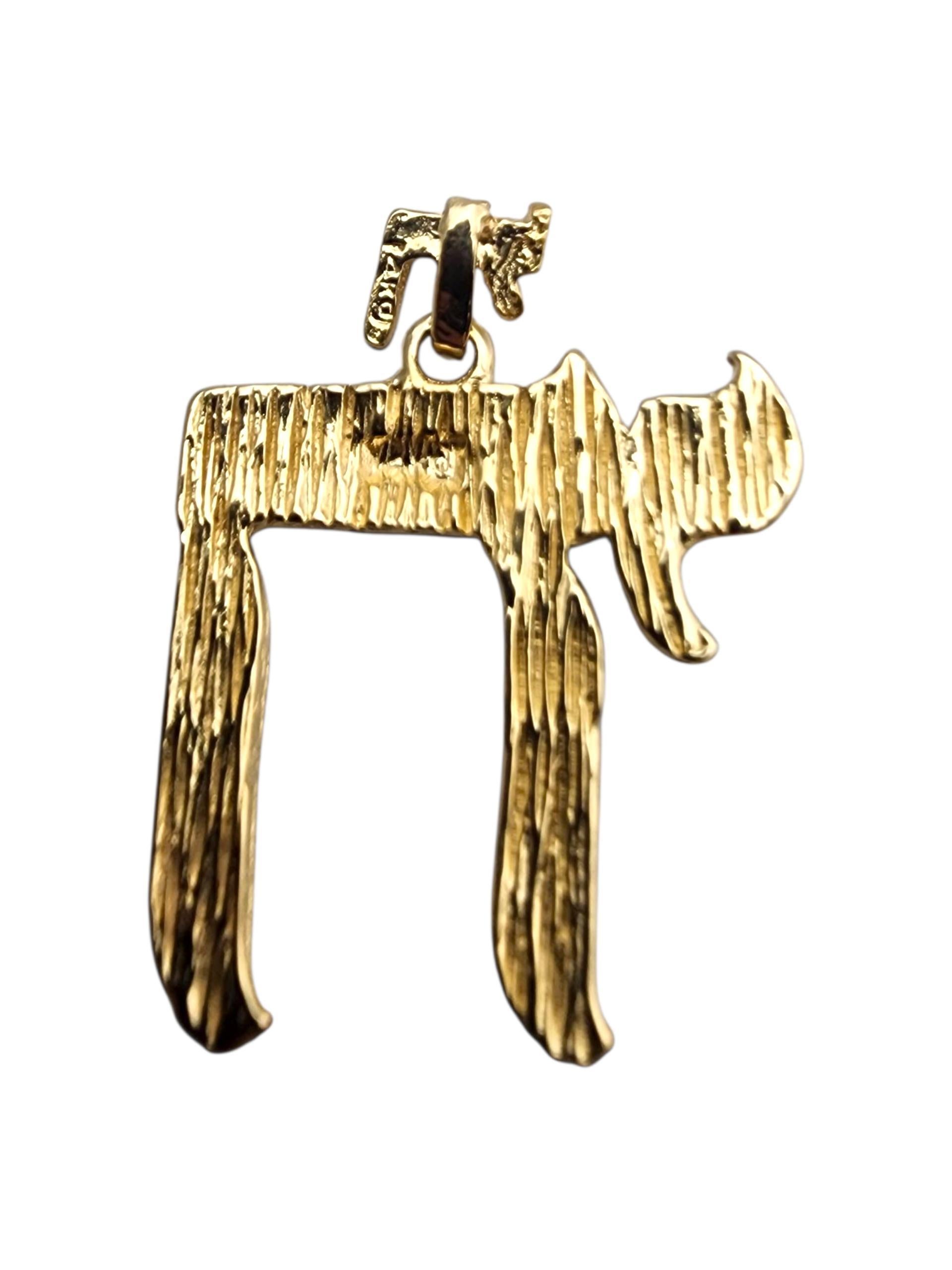 Contemporain Pendentif Chai en or jaune 14 carats #23587 en vente