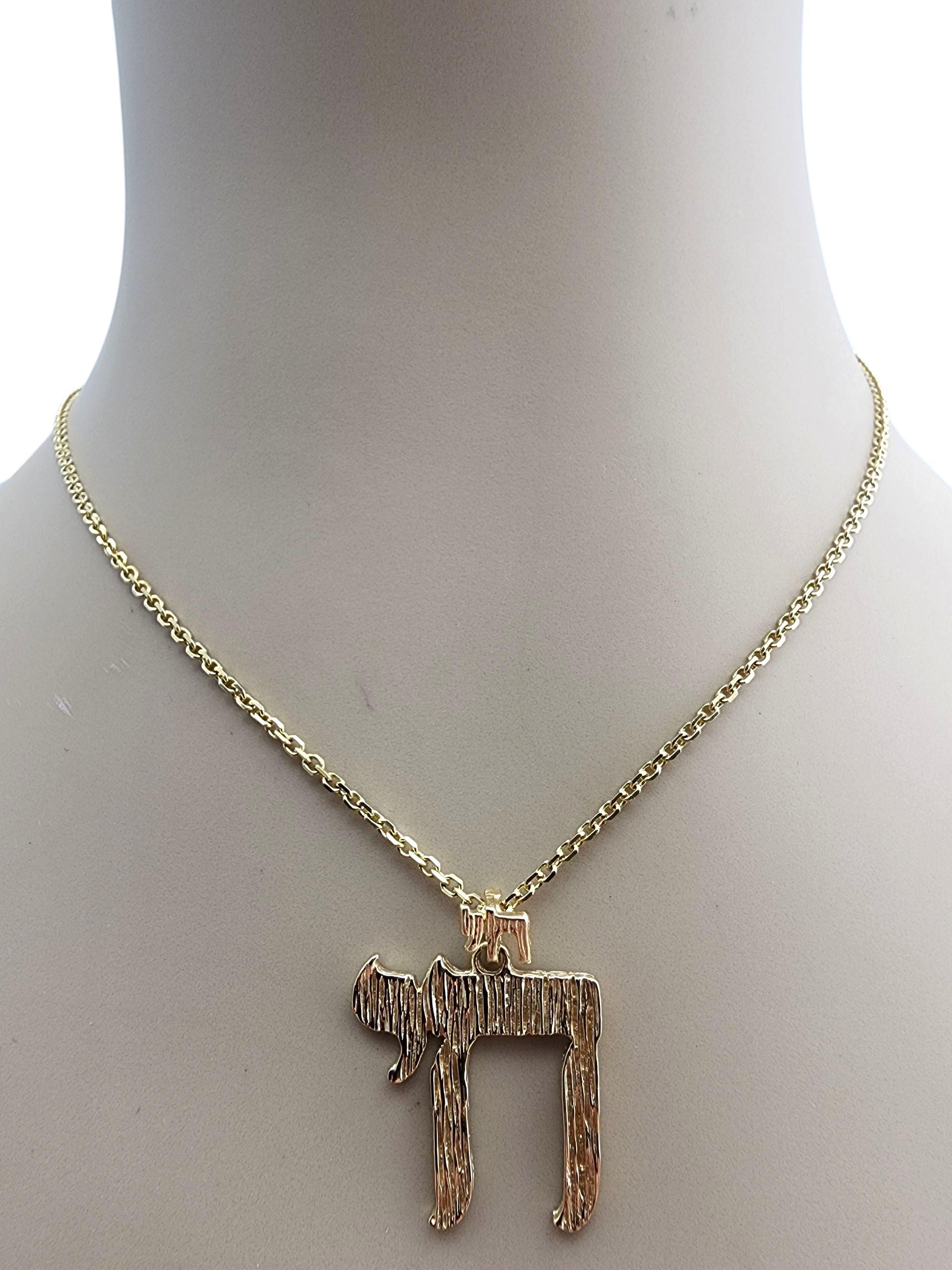 Pendentif Chai en or jaune 14 carats #23587 en vente 4