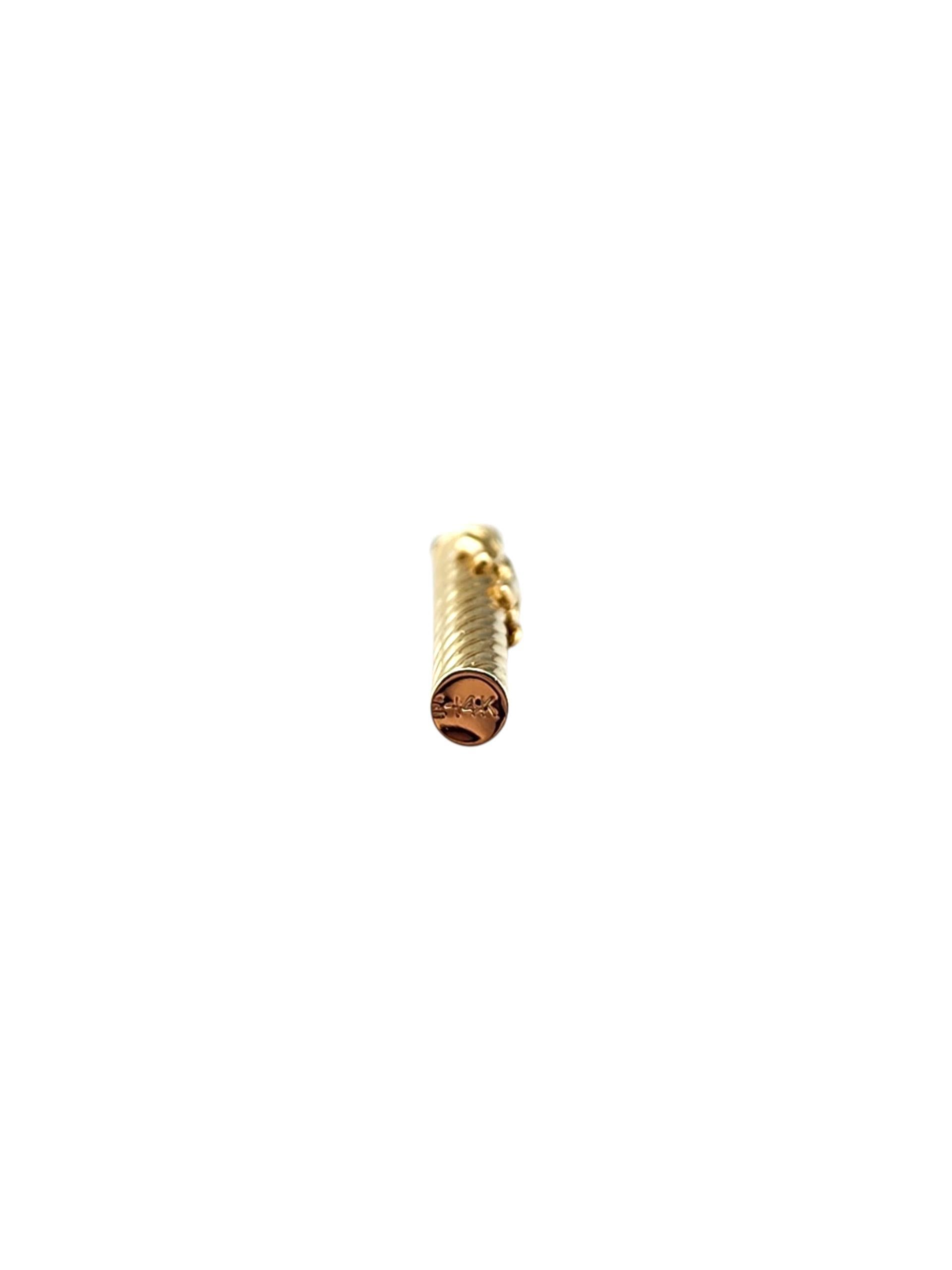 Mezuzah en or jaune 14 carats avec pendentif Chai #23043 en vente 1