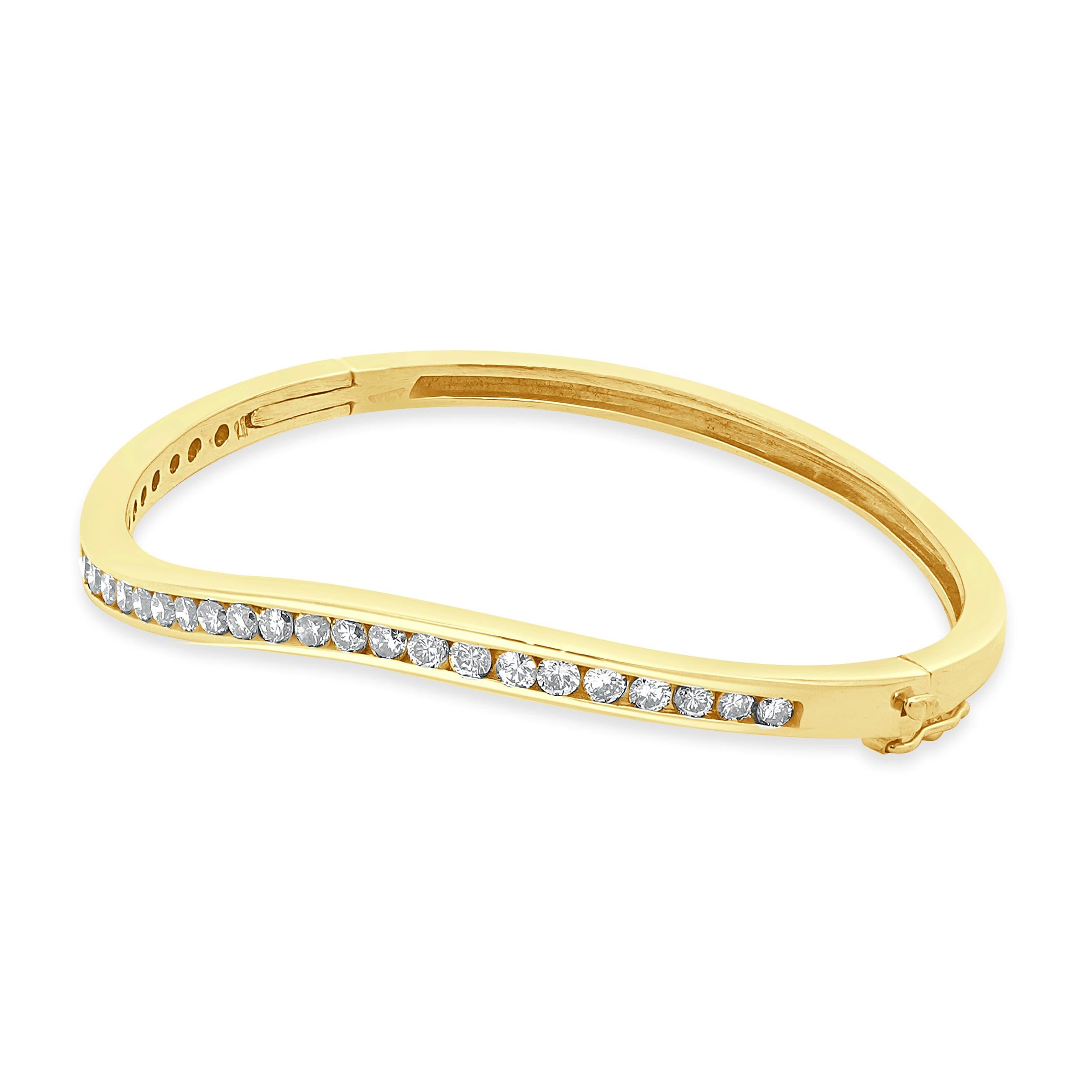 Taille brillant Bracelet en or jaune 14 carats, serti de diamants en forme de vagues en vente