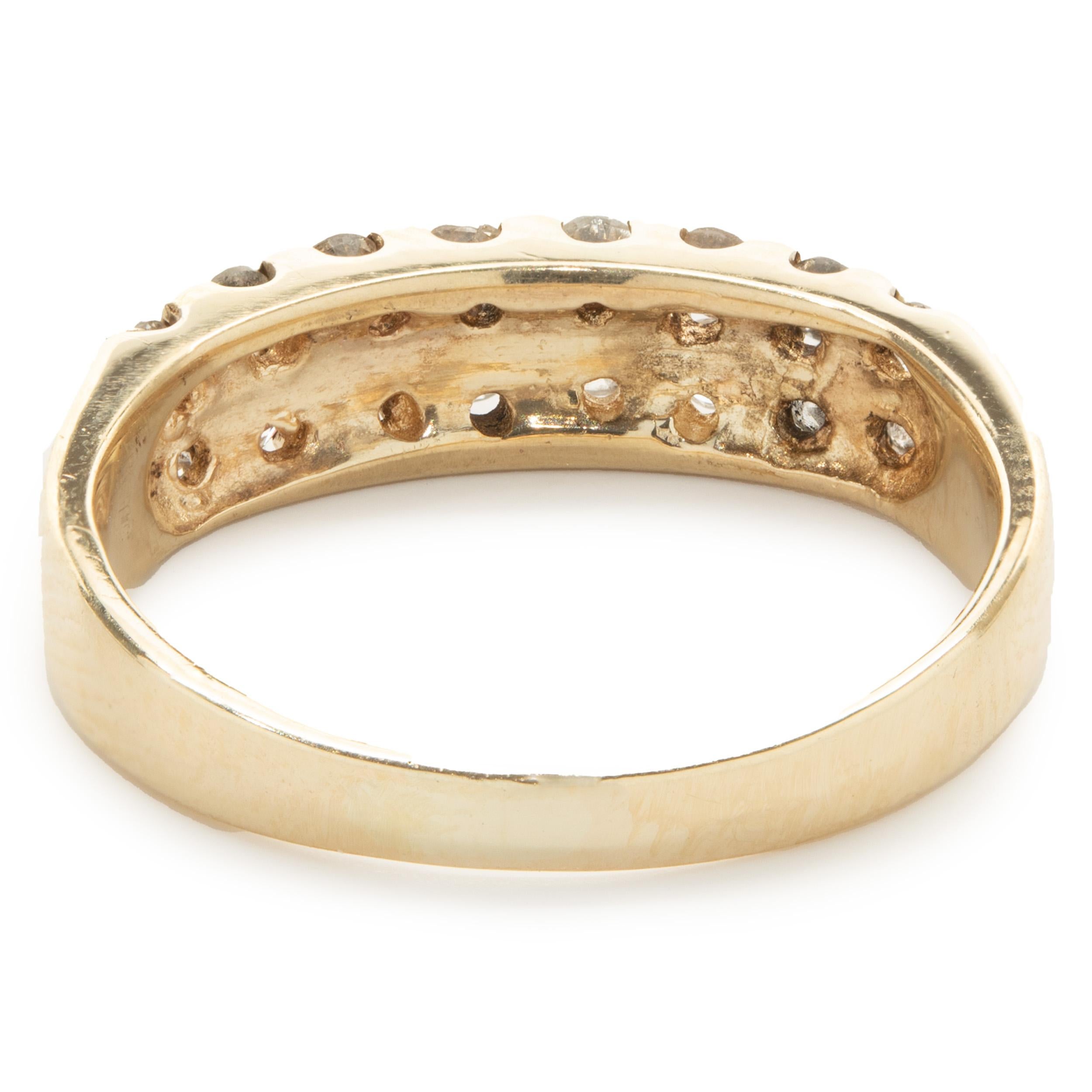 Taille ronde Bracelet à double rangée de diamants en or jaune 14 carats serti en bande en vente