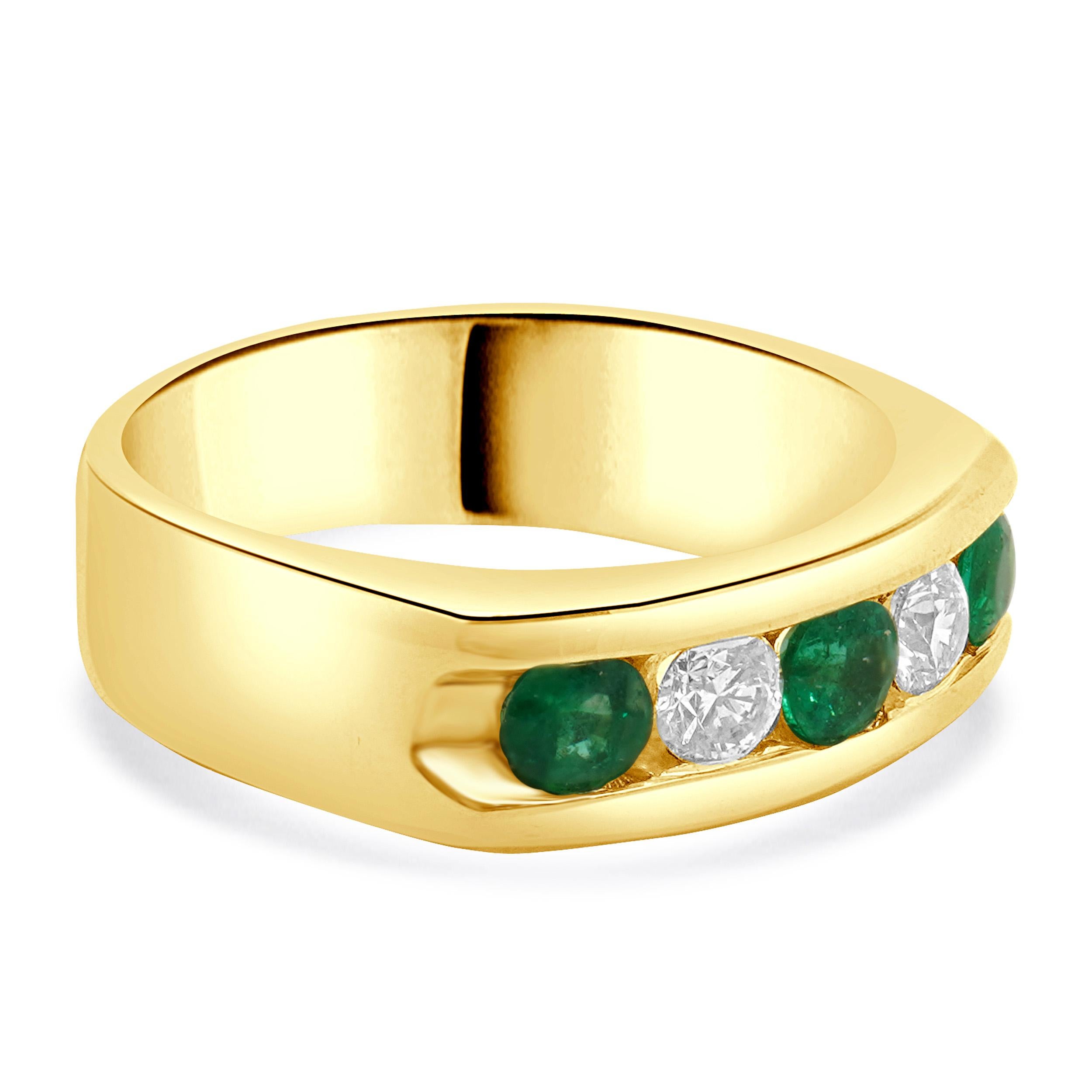 Ring aus 14 Karat Gelbgold mit Smaragd und Diamant in Kanalfassung (Rundschliff) im Angebot