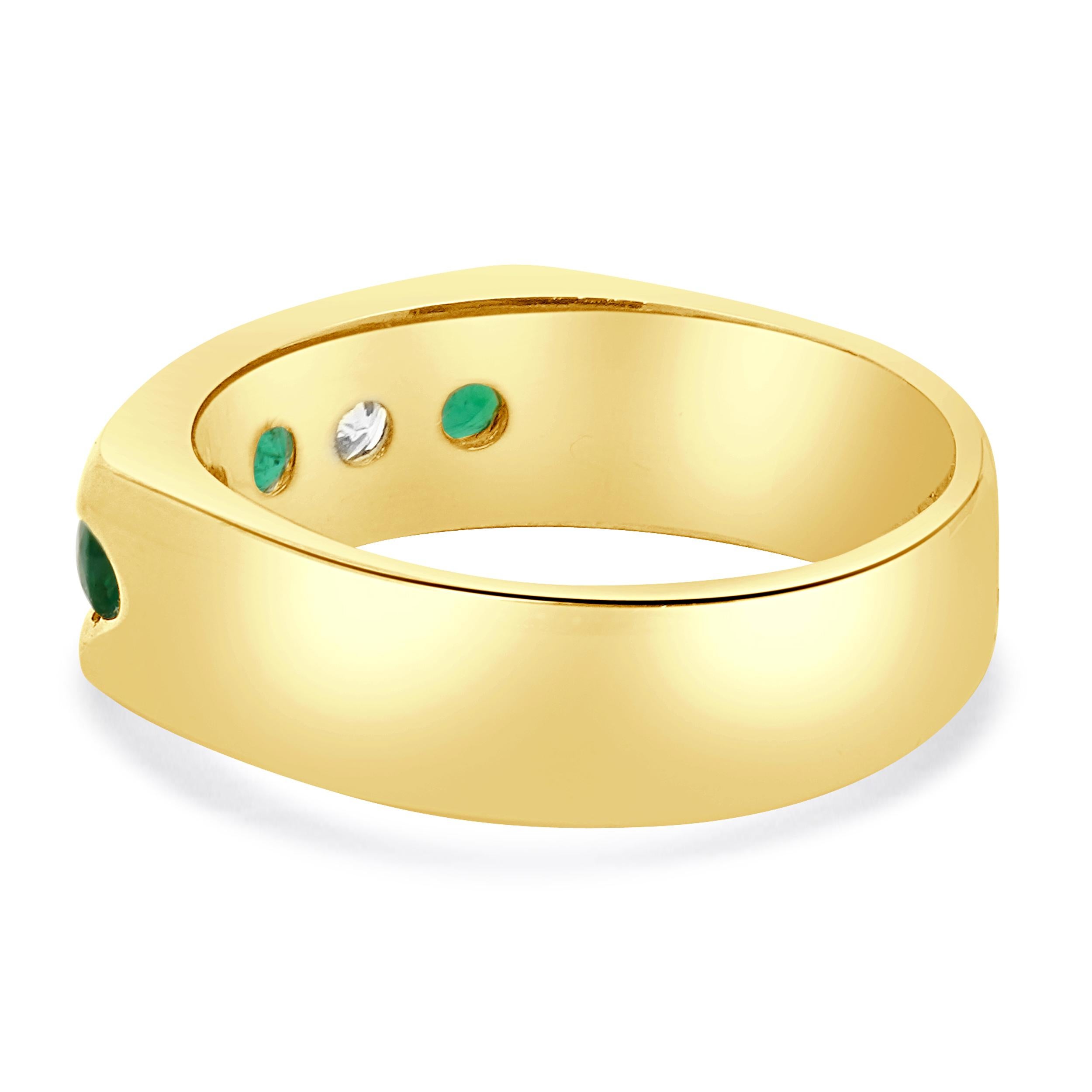 Ring aus 14 Karat Gelbgold mit Smaragd und Diamant in Kanalfassung im Zustand „Hervorragend“ im Angebot in Scottsdale, AZ
