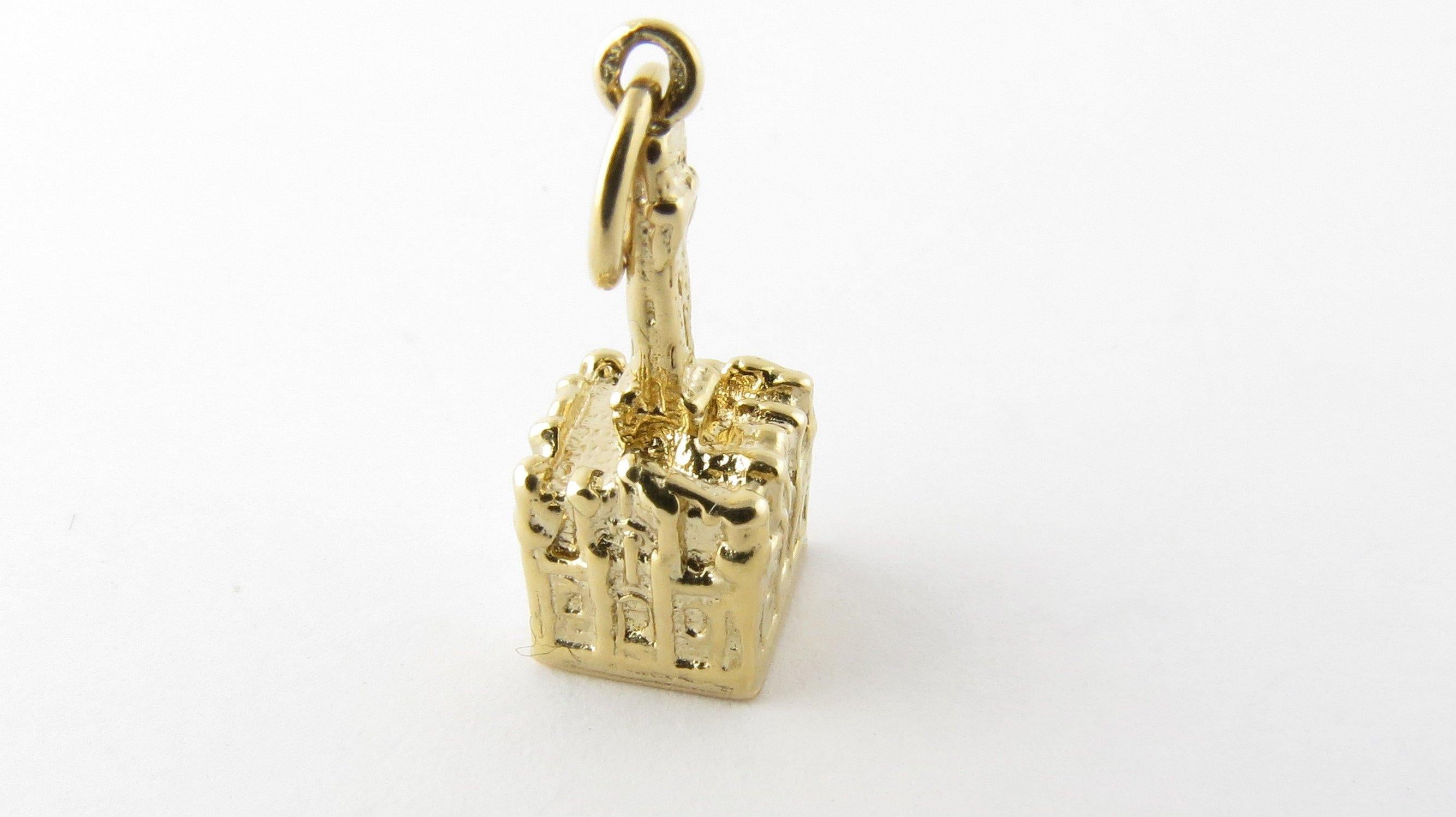 Vintage 14 Karat Yellow Gold Chicago Water Tower Charm- 
Size:  19 mm x  8 mm (actual charm) 
Weight:  2. 2 dwt. /  3.5 gr. 
Hallmark: 14K 
Very good condition, professionally polished. 
Will come packaged in a gift box and will be shipped U.S.