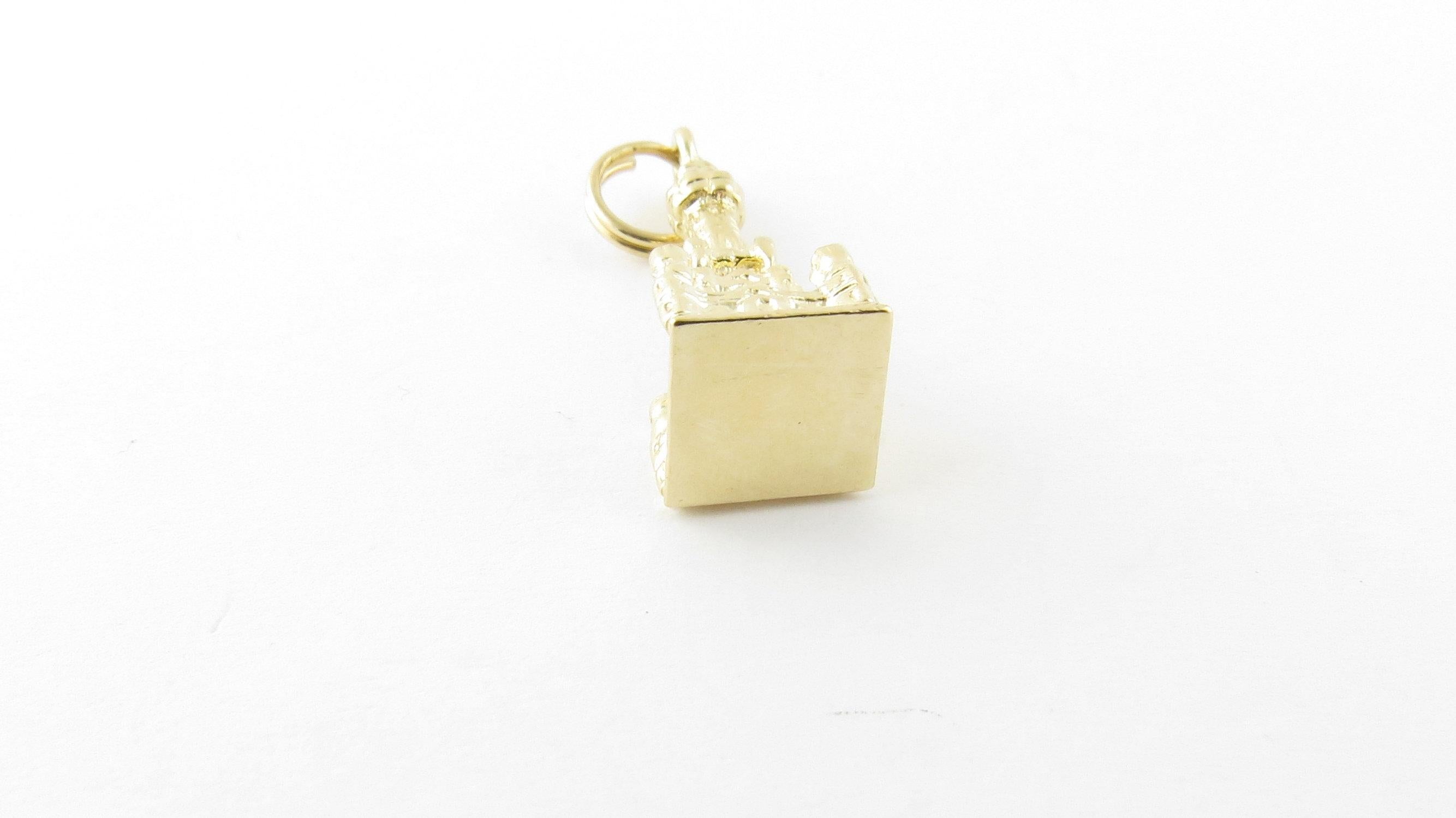 Women's 14 Karat Yellow Gold Chicago Water Tower Charm