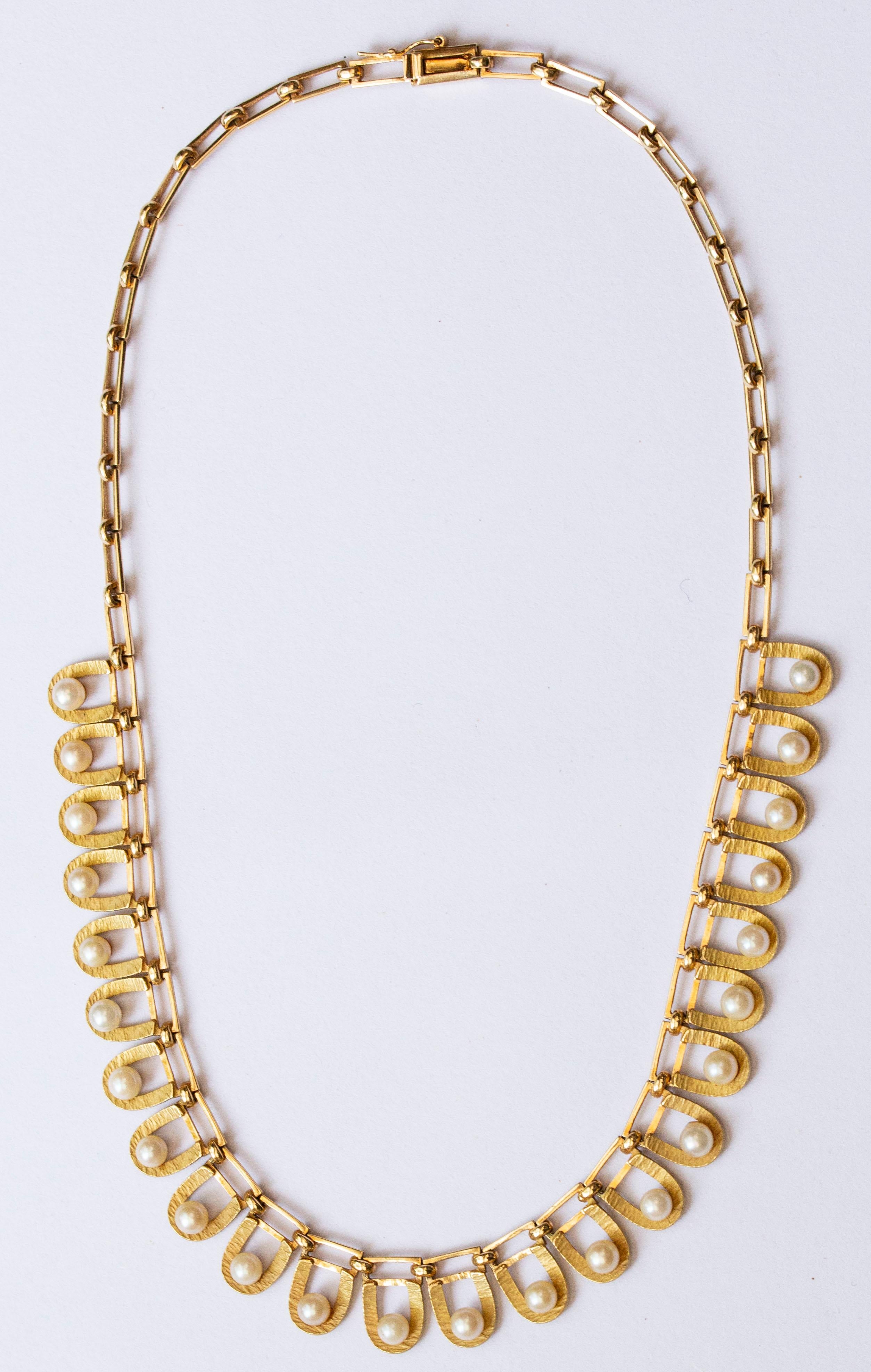 Round Cut 14 Karat Yellow Gold Choker Link Necklace with Cultivated Akoya Pearls 